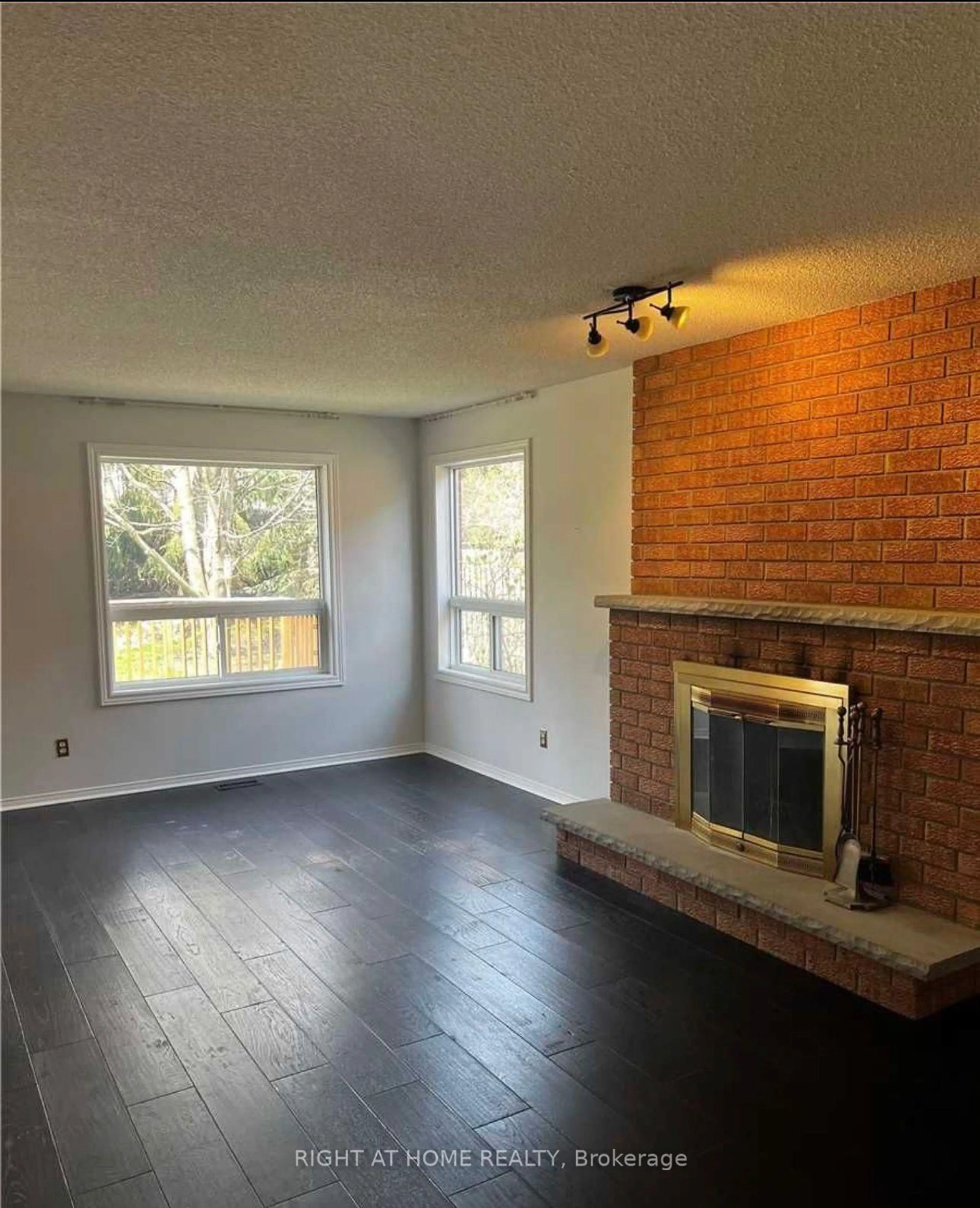 A pic of a room for 43 Doris Cres, Newmarket Ontario L3Y 7V3