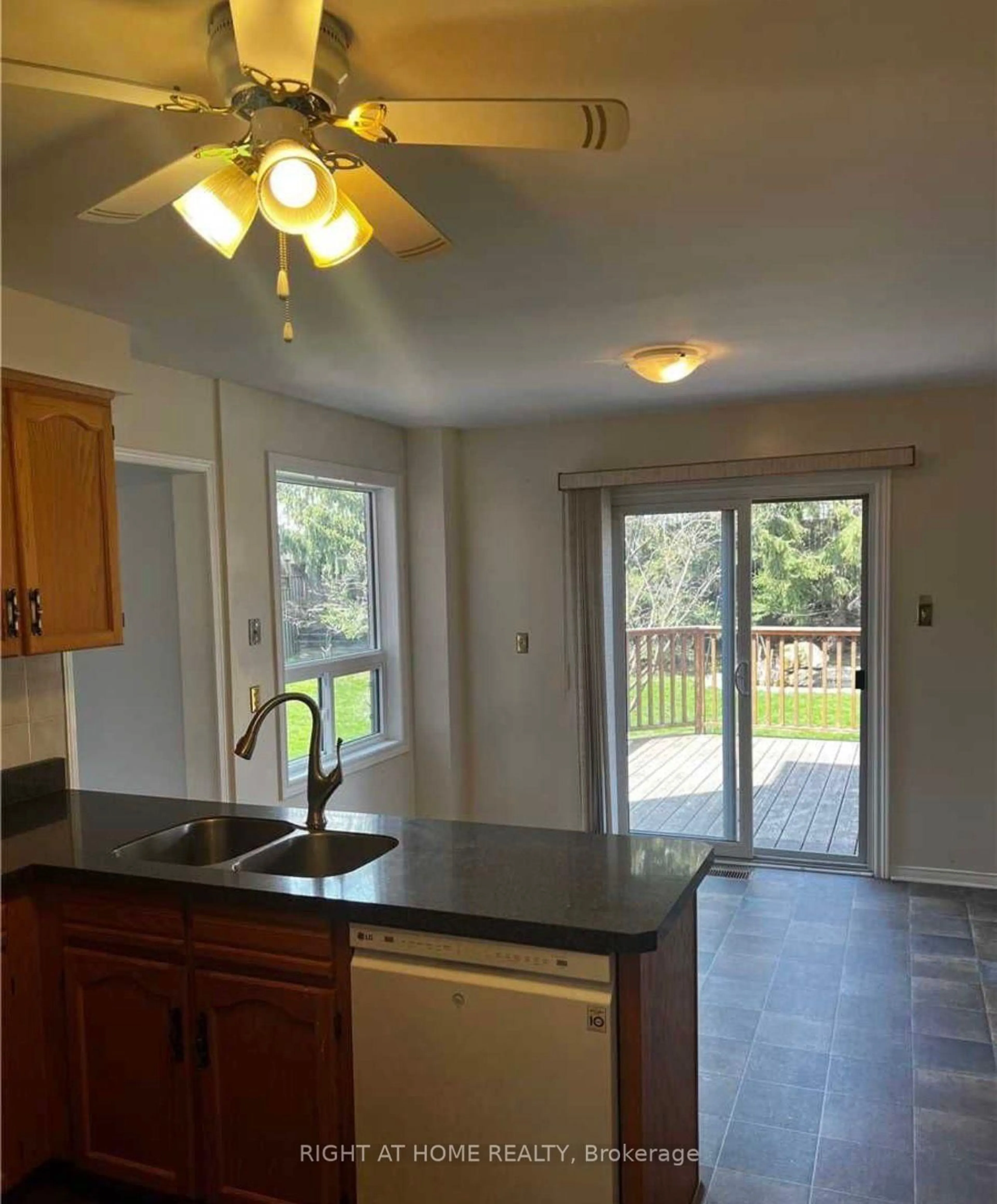 Unknown for 43 Doris Cres, Newmarket Ontario L3Y 7V3