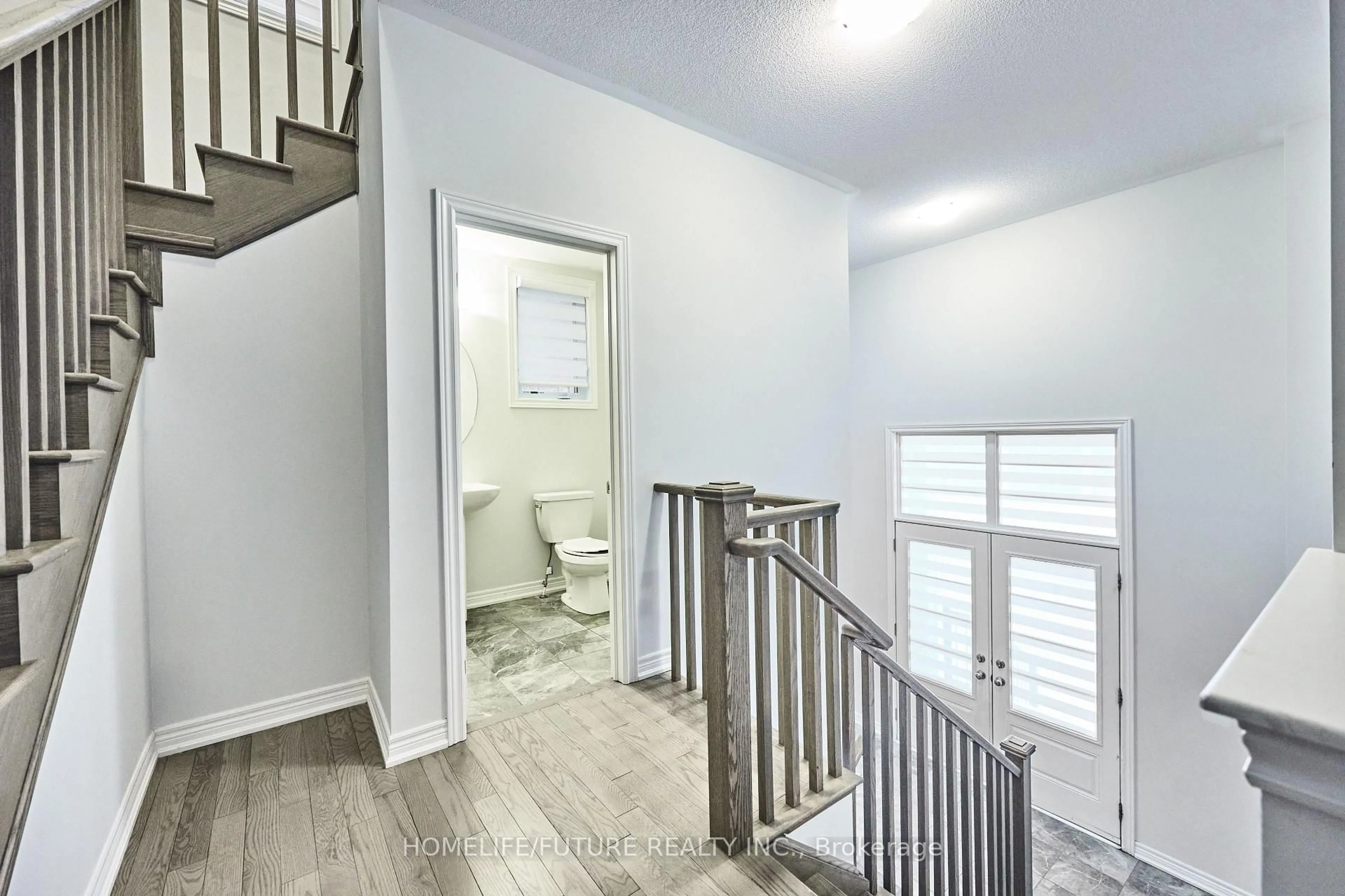 Indoor entryway for 23 Faimira Ave, Georgina Ontario L4P 0C2