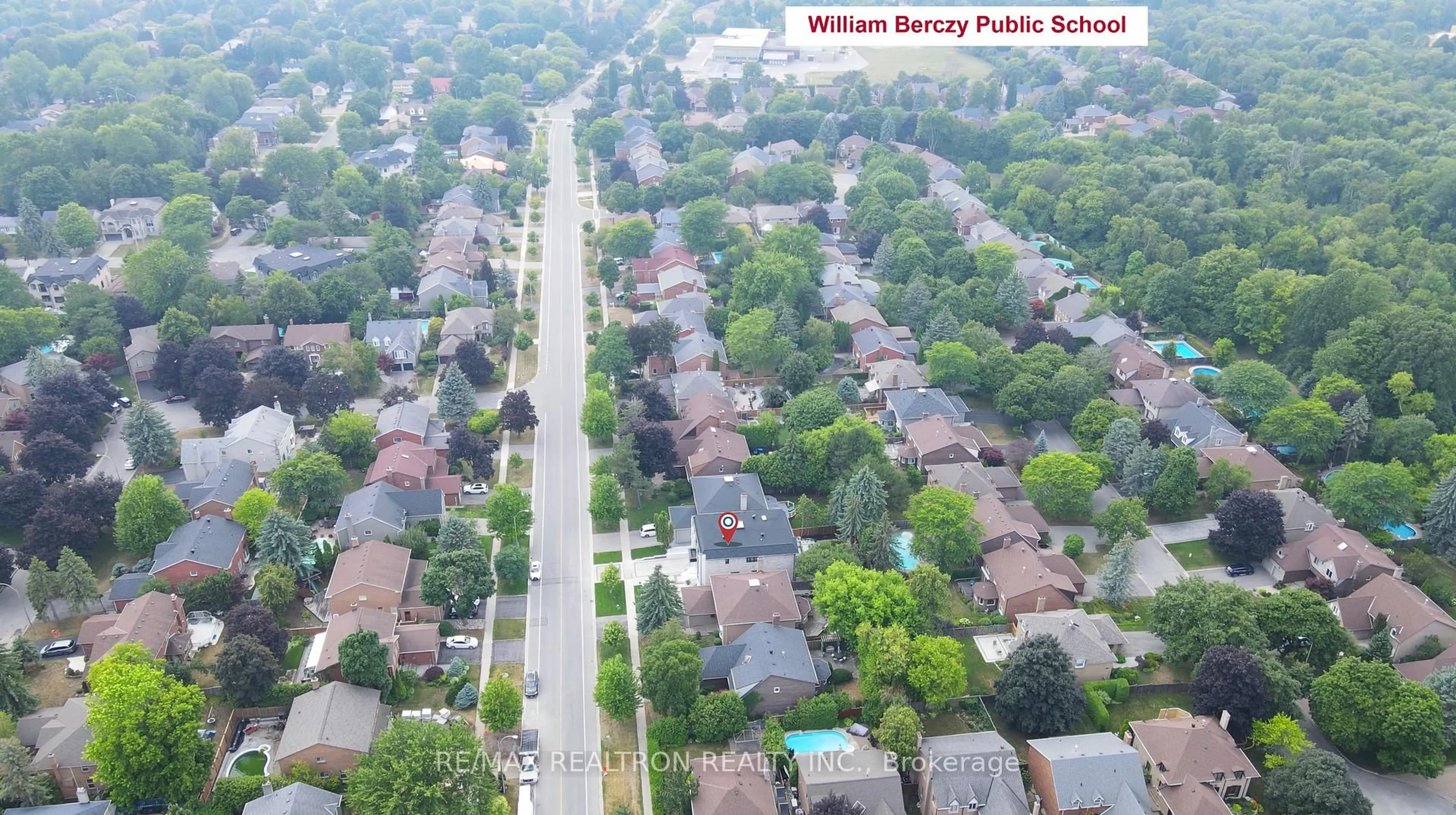 A pic from outside/outdoor area/front of a property/back of a property/a pic from drone, city buildings view from balcony for 202 Carlton Rd, Markham Ontario L3R 3L8