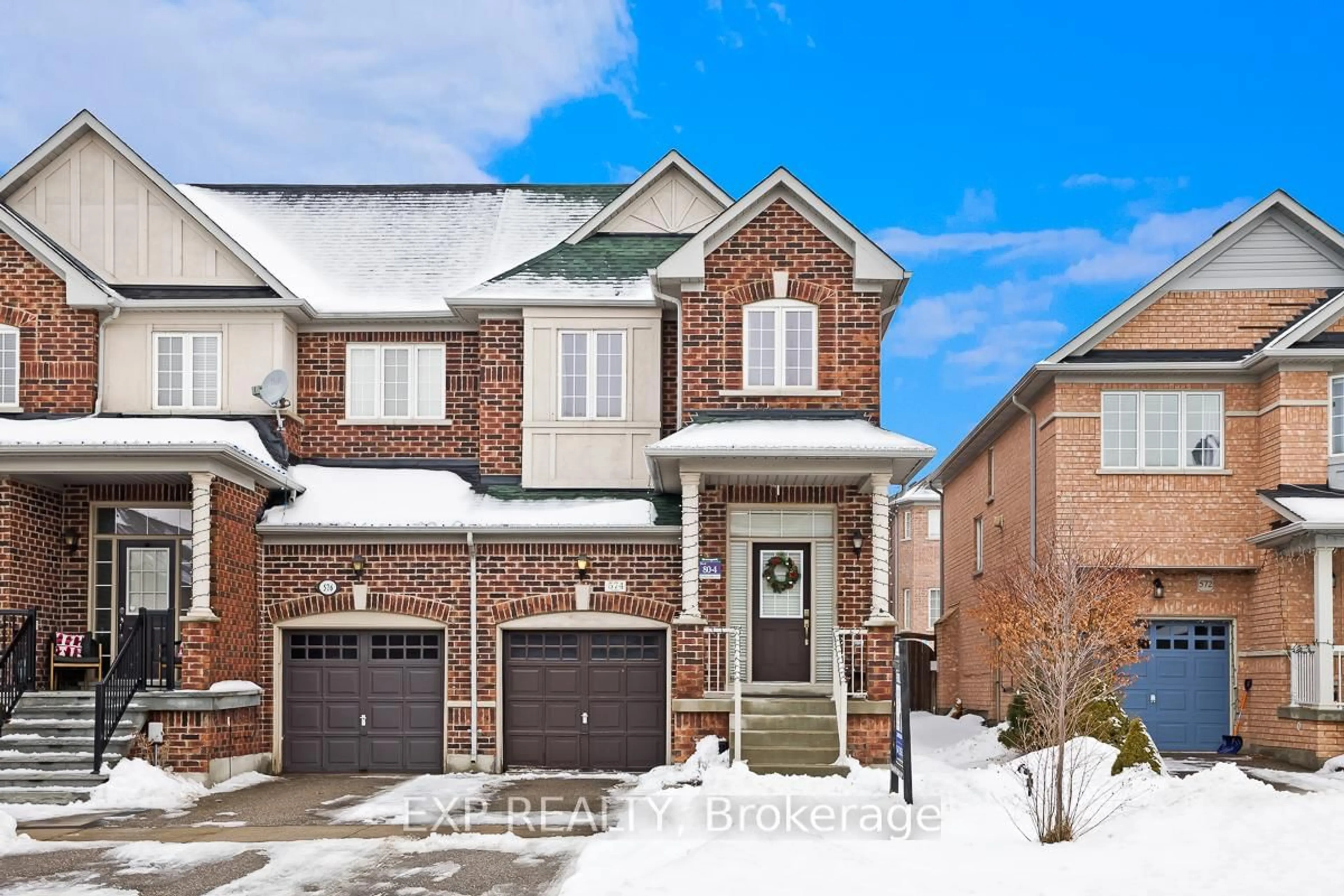 Home with brick exterior material, street for 574 Reeves Way Blvd, Whitchurch-Stouffville Ontario L4A 0T3