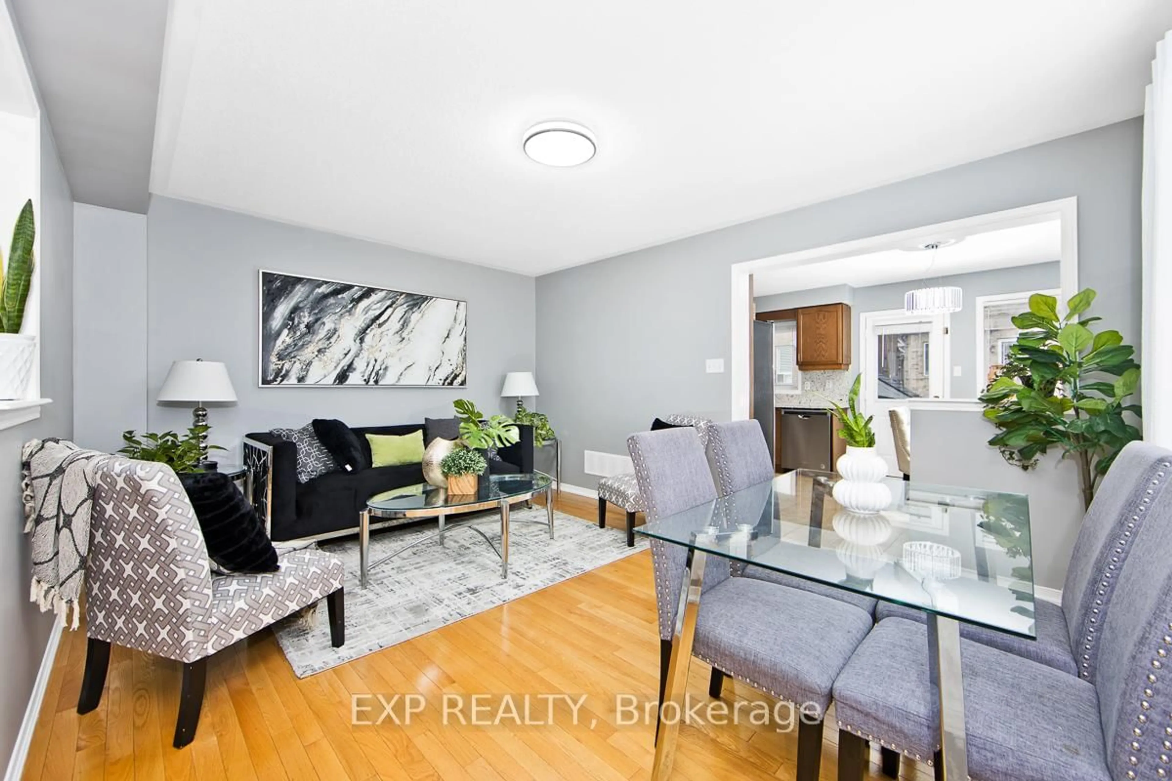 Unknown for 574 Reeves Way Blvd, Whitchurch-Stouffville Ontario L4A 0T3