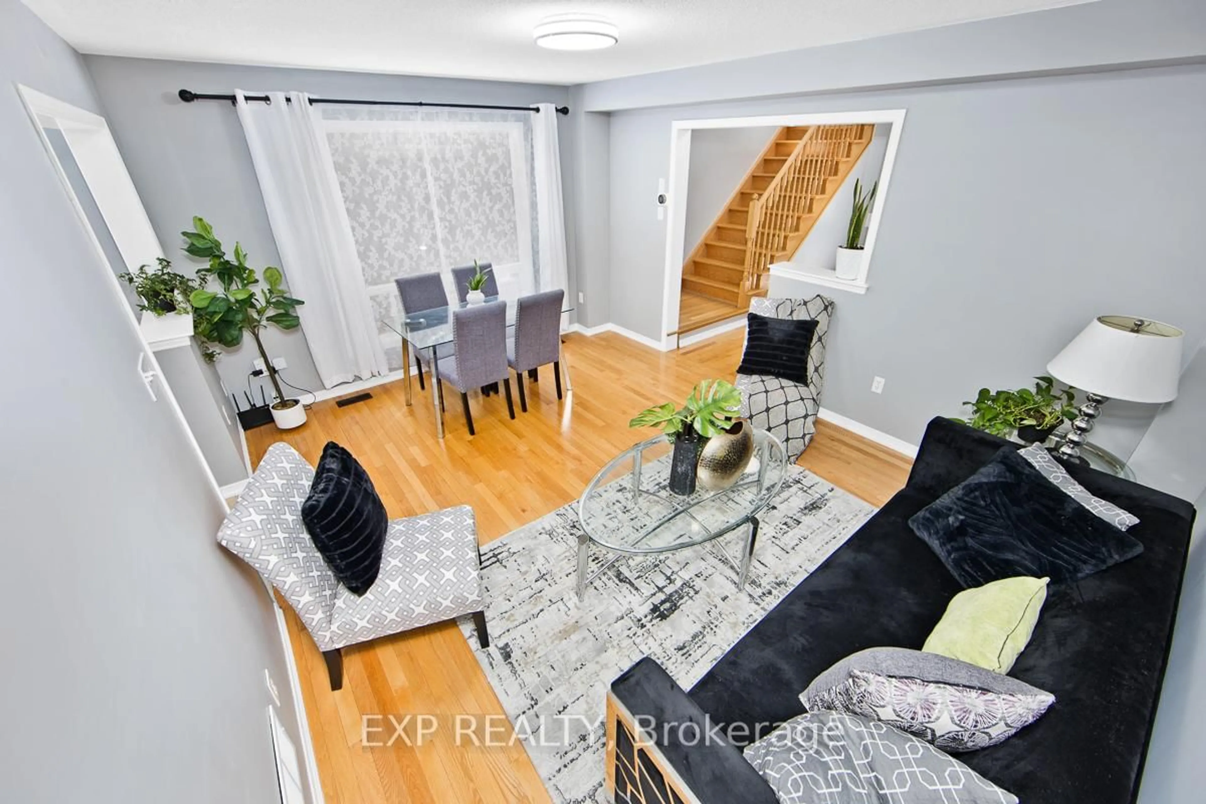 Living room with furniture, wood/laminate floor for 574 Reeves Way Blvd, Whitchurch-Stouffville Ontario L4A 0T3