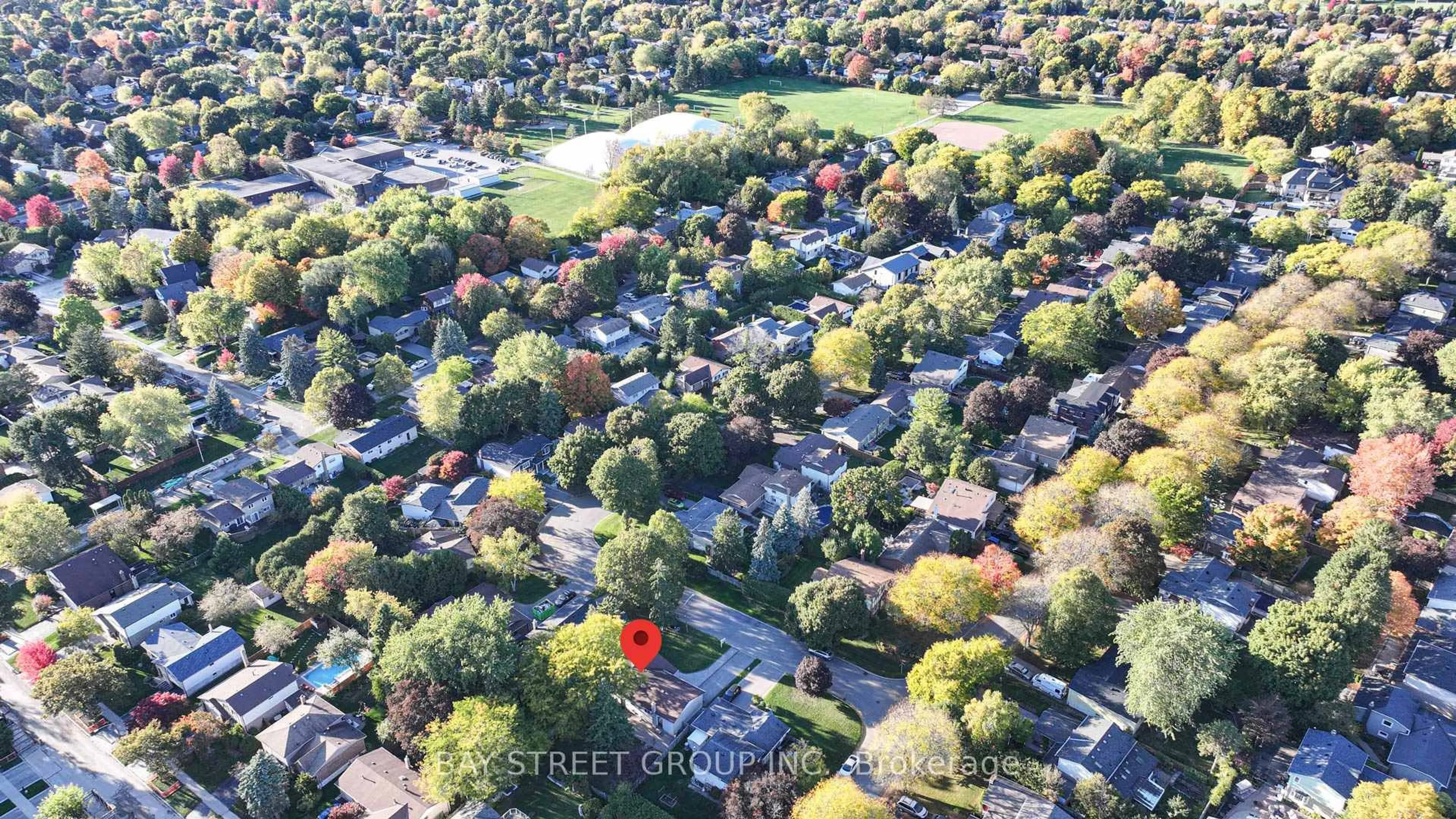 A pic from outside/outdoor area/front of a property/back of a property/a pic from drone, street for 4 Sir Brandiles Pl, Markham Ontario L3P 2Z5