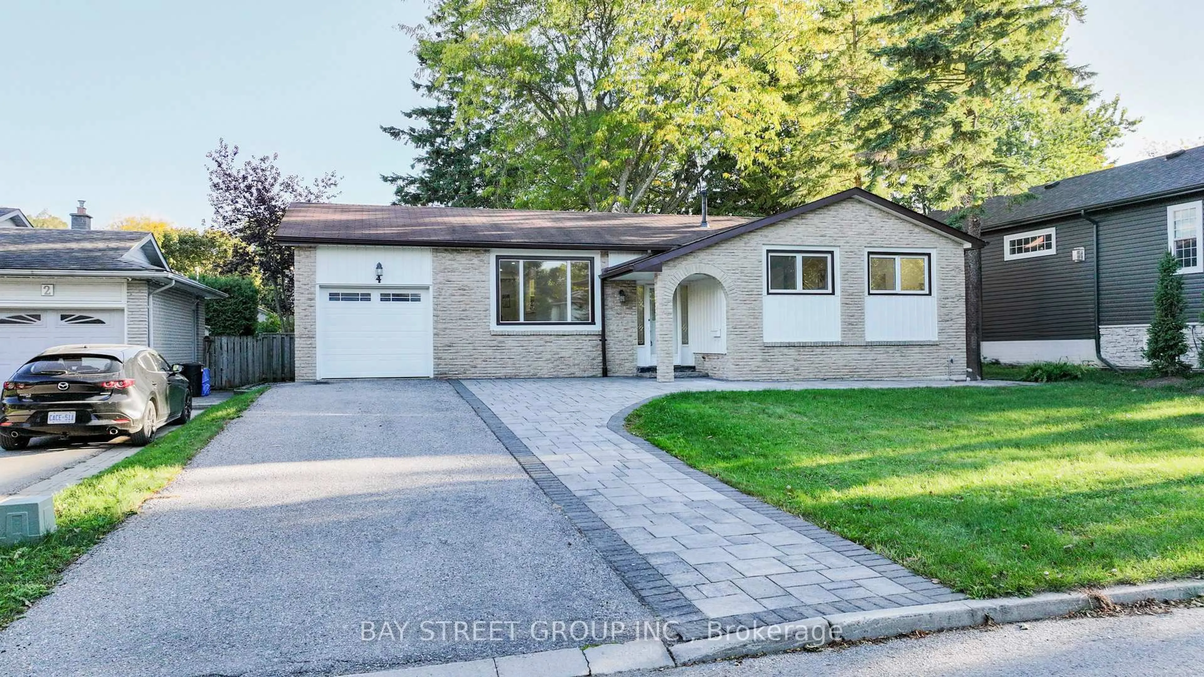 Home with vinyl exterior material, street for 4 Sir Brandiles Pl, Markham Ontario L3P 2Z5