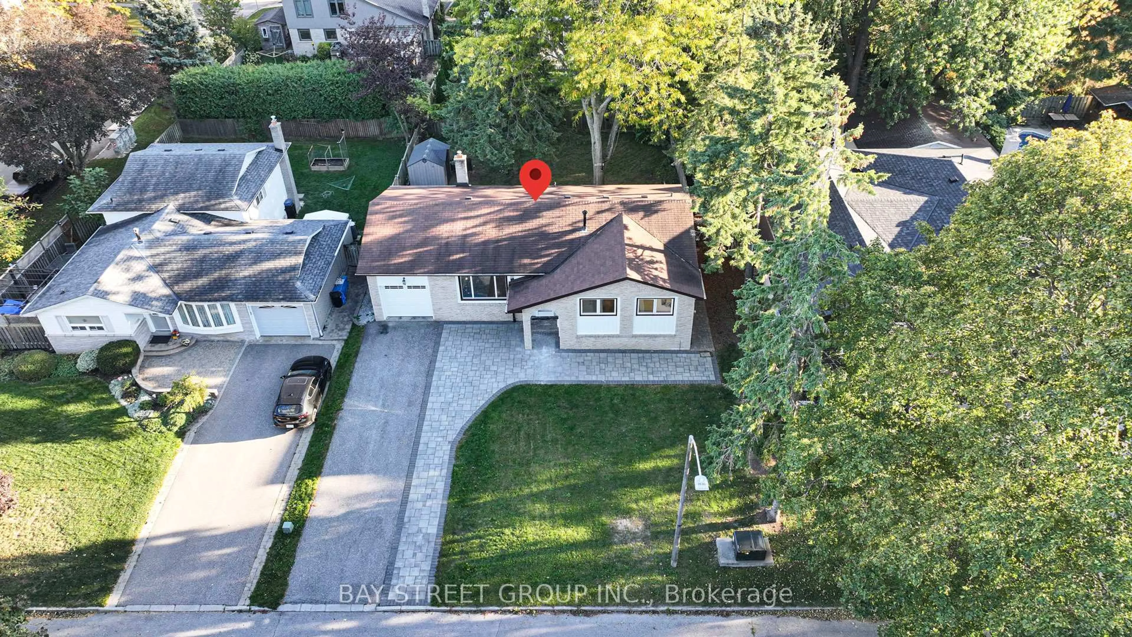 A pic from outside/outdoor area/front of a property/back of a property/a pic from drone, street for 4 Sir Brandiles Pl, Markham Ontario L3P 2Z5