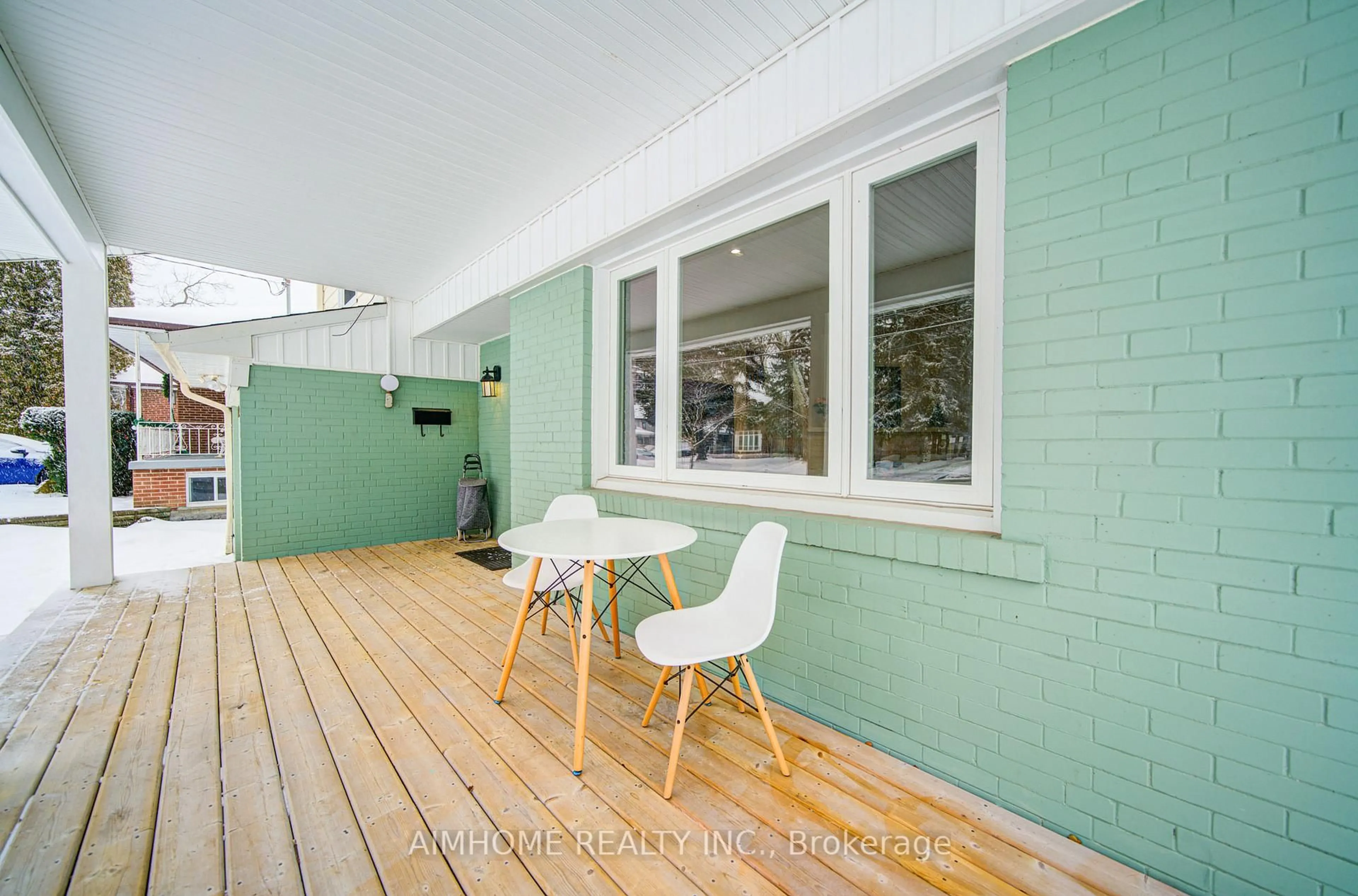 Patio, street for 222 Richmond St, Richmond Hill Ontario L4C 3Y8