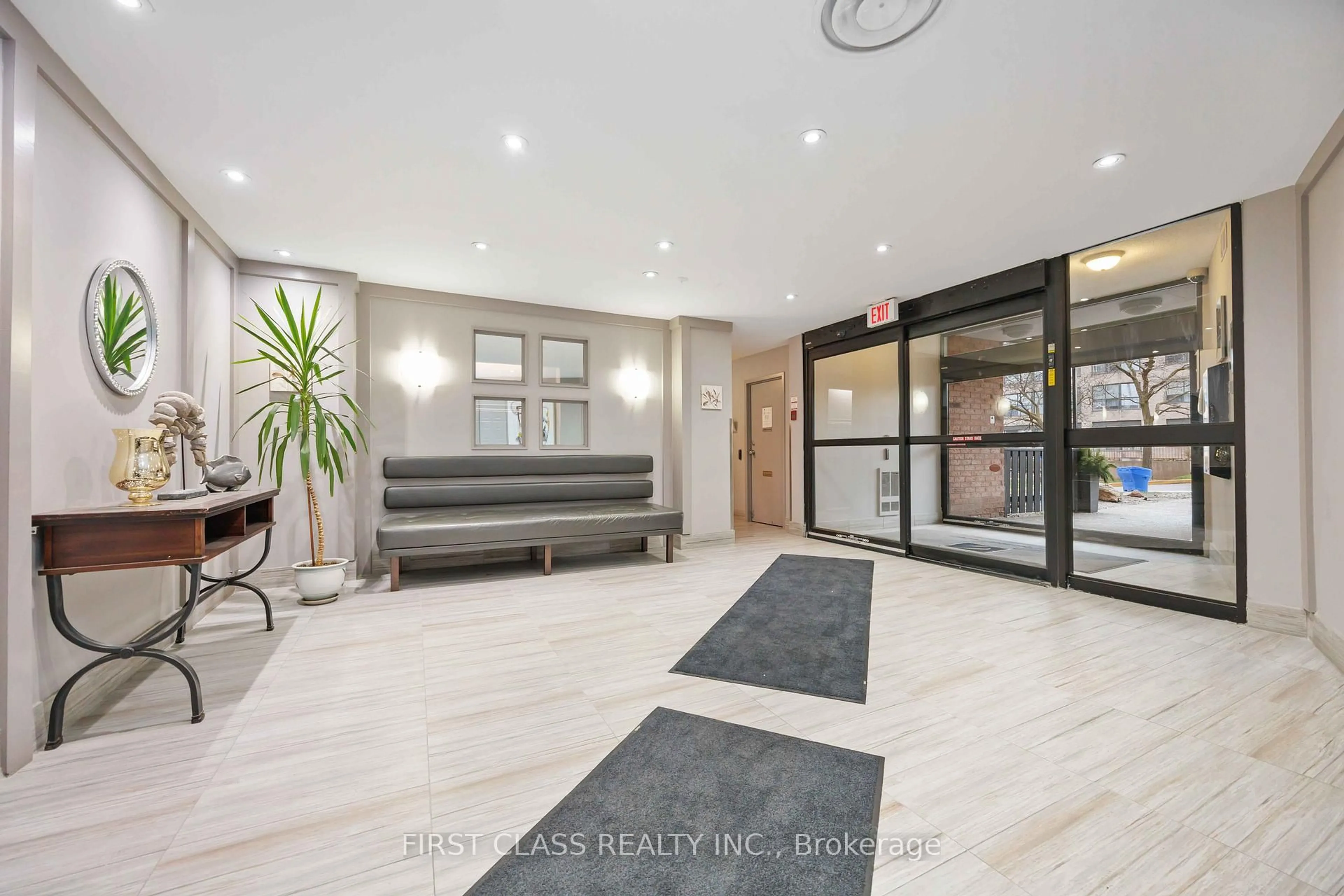 Unknown for 260 Davis Dr #812, Newmarket Ontario L3Y 7C3