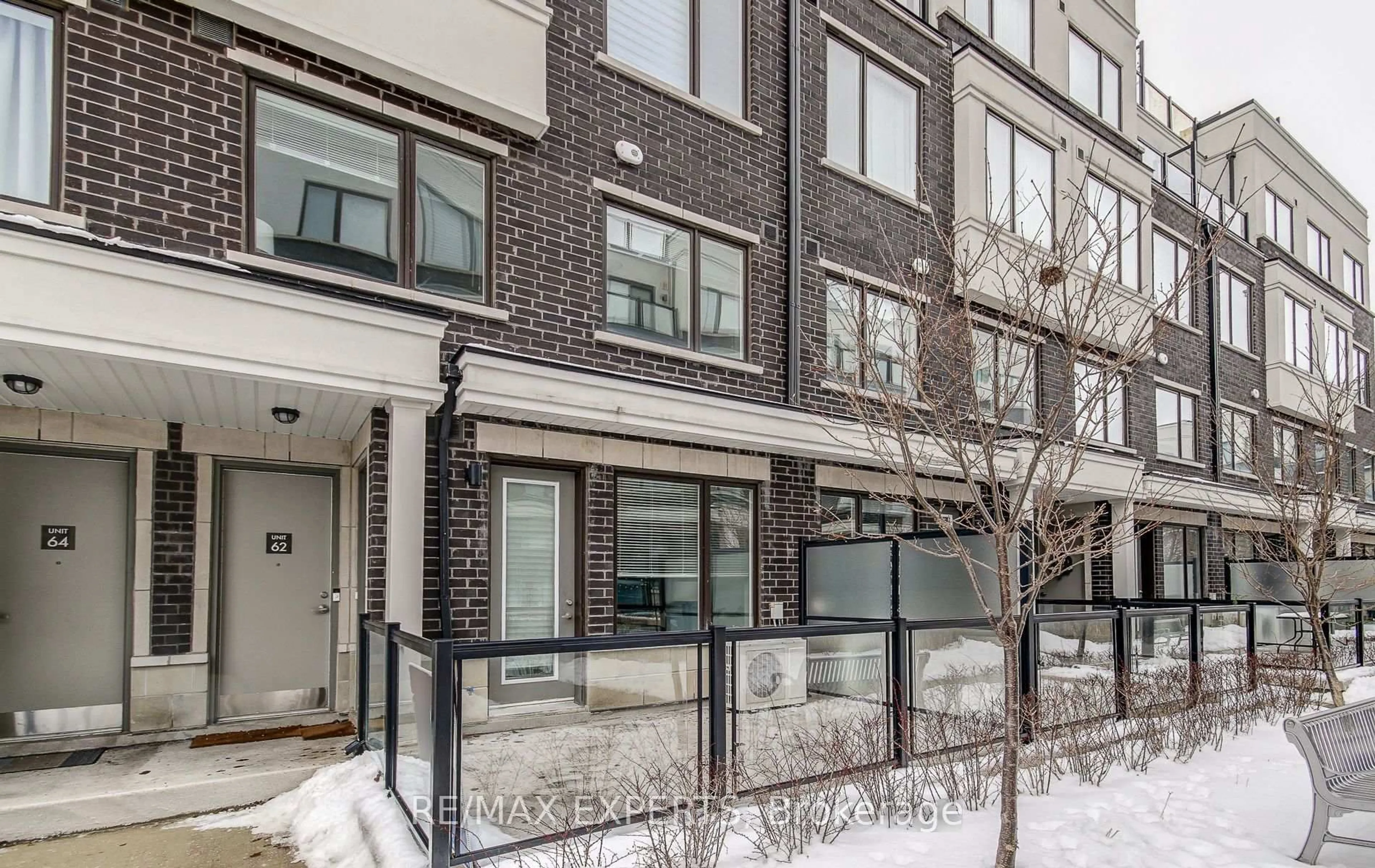 Unknown for 300 Alex Gardner Circ #61, Aurora Ontario L4G 1N4