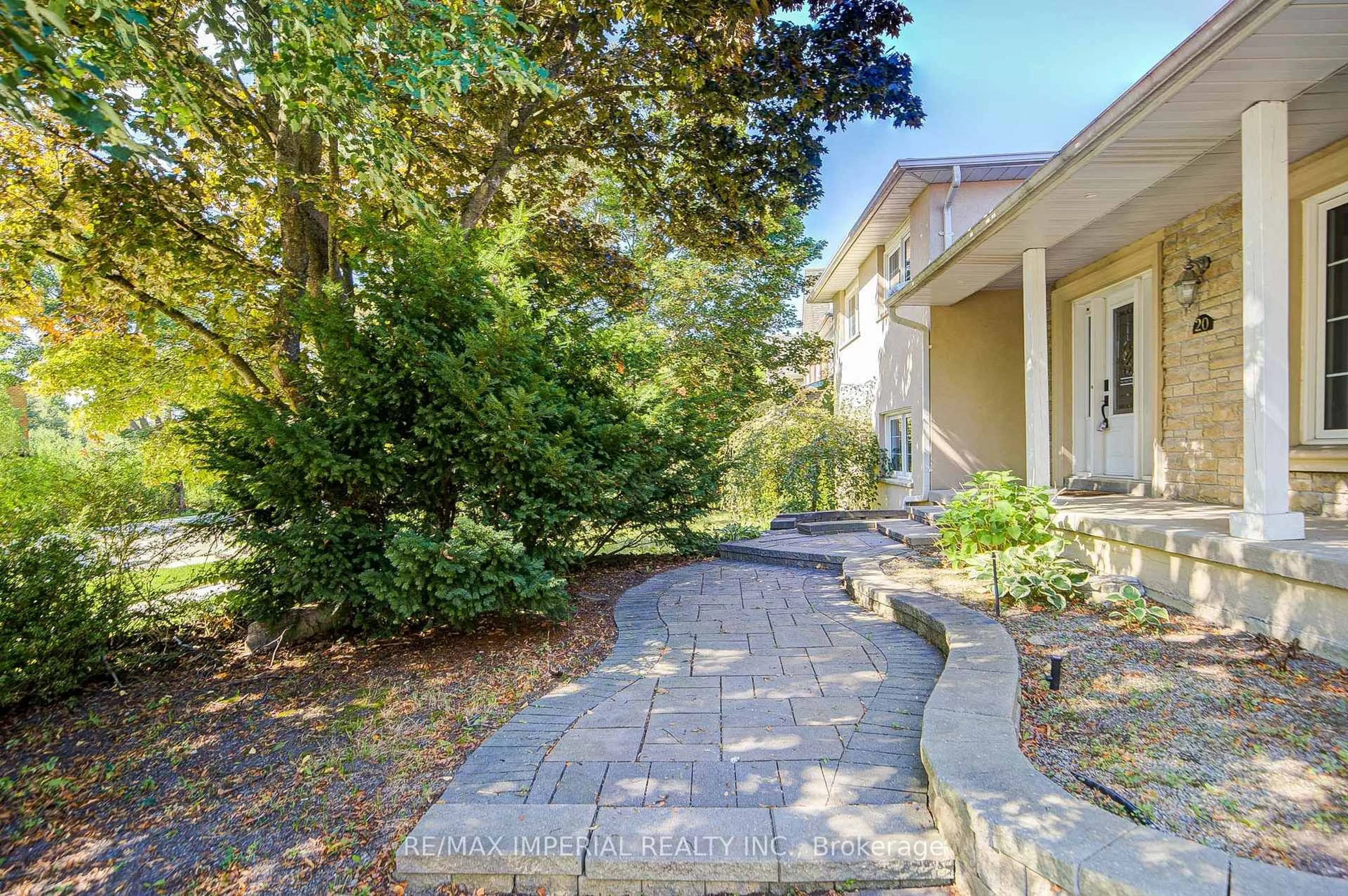 Patio, street for 20 Blackforest Dr, Richmond Hill Ontario L4E 2P5