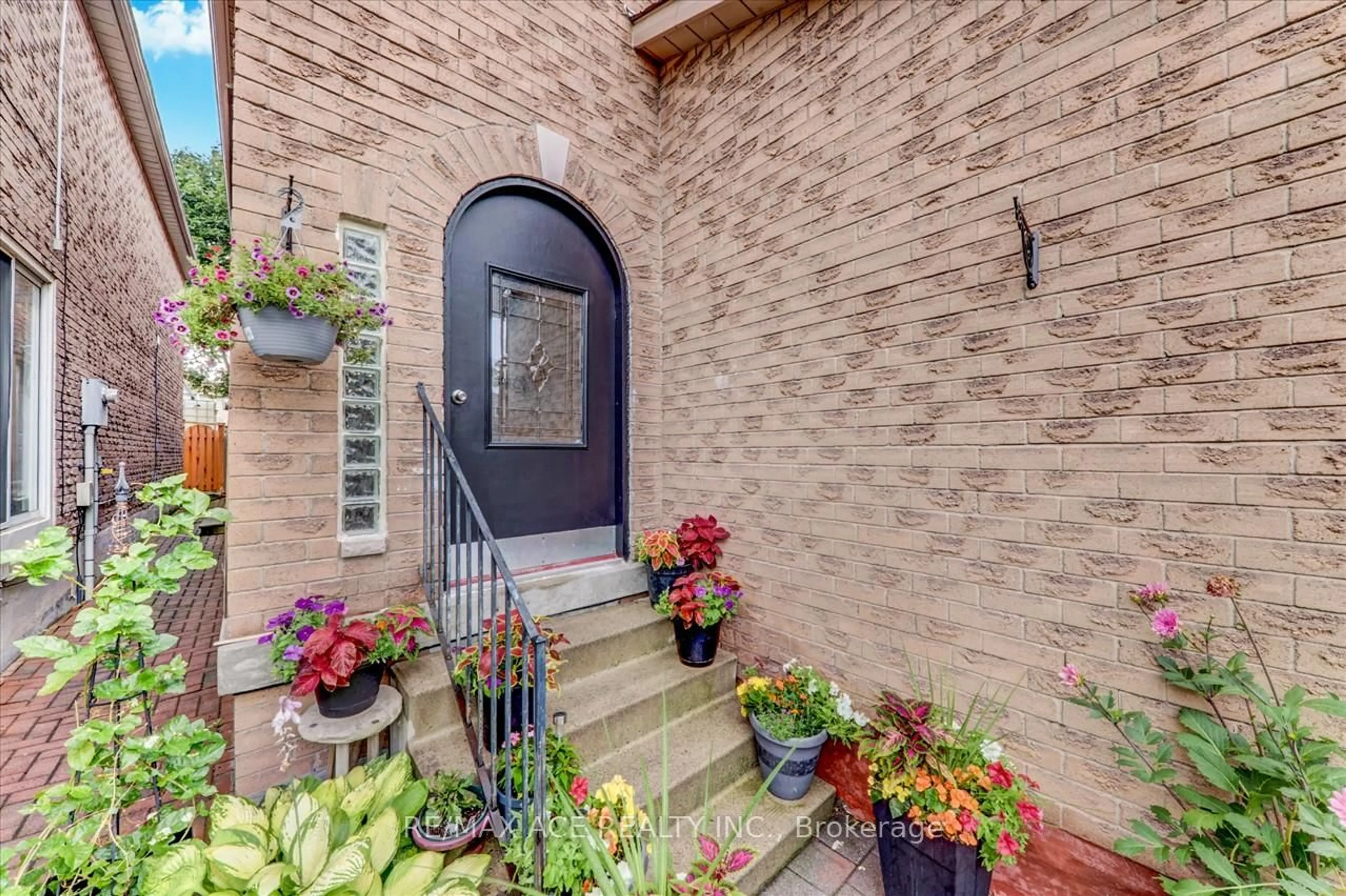 Unknown for 111 Laird Dr, Markham Ontario L3S 3N6