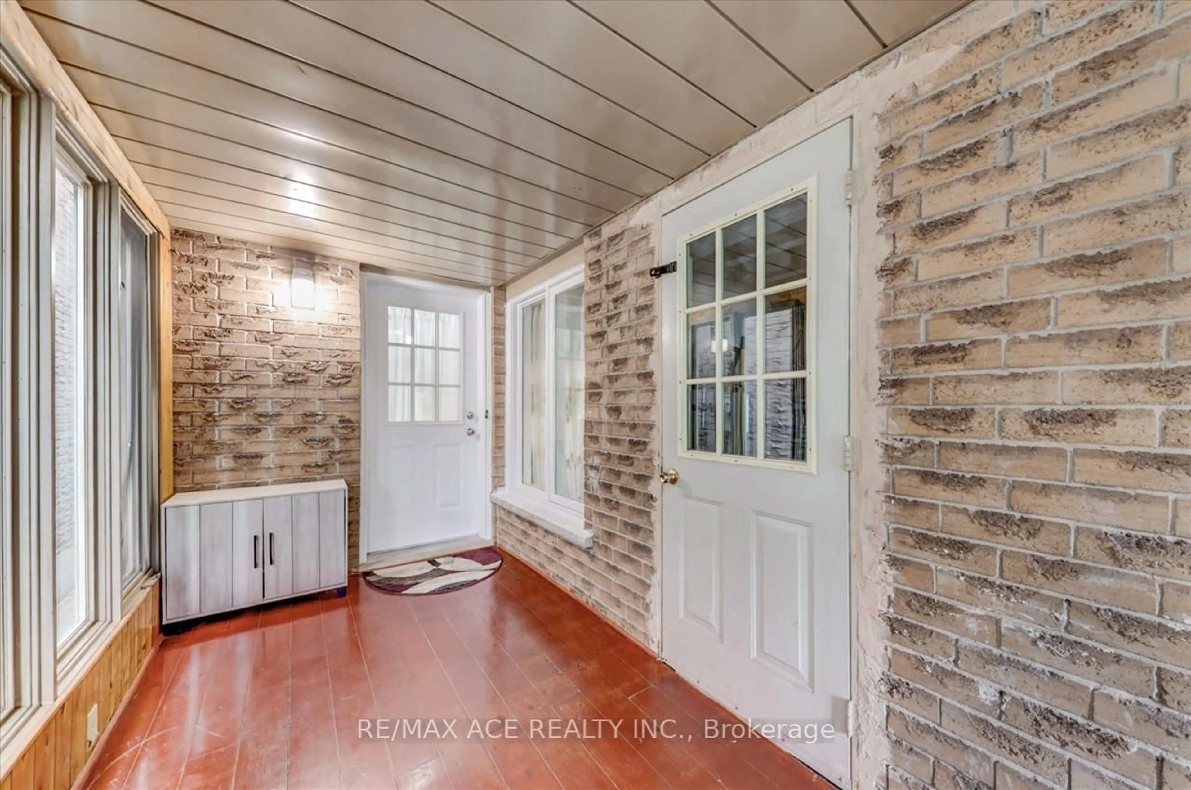 Indoor entryway for 111 Laird Dr, Markham Ontario L3S 3N6