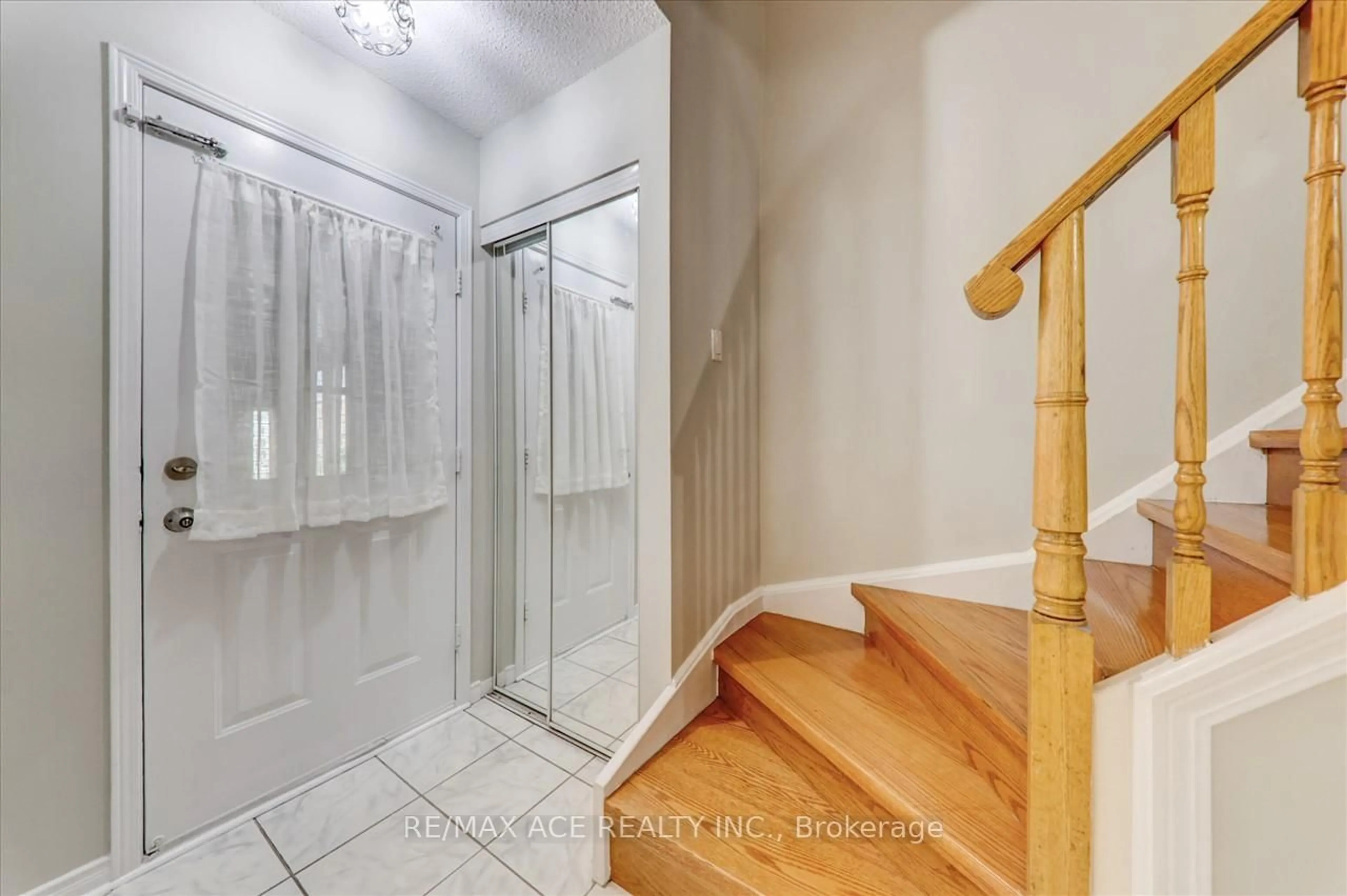 Indoor entryway for 111 Laird Dr, Markham Ontario L3S 3N6