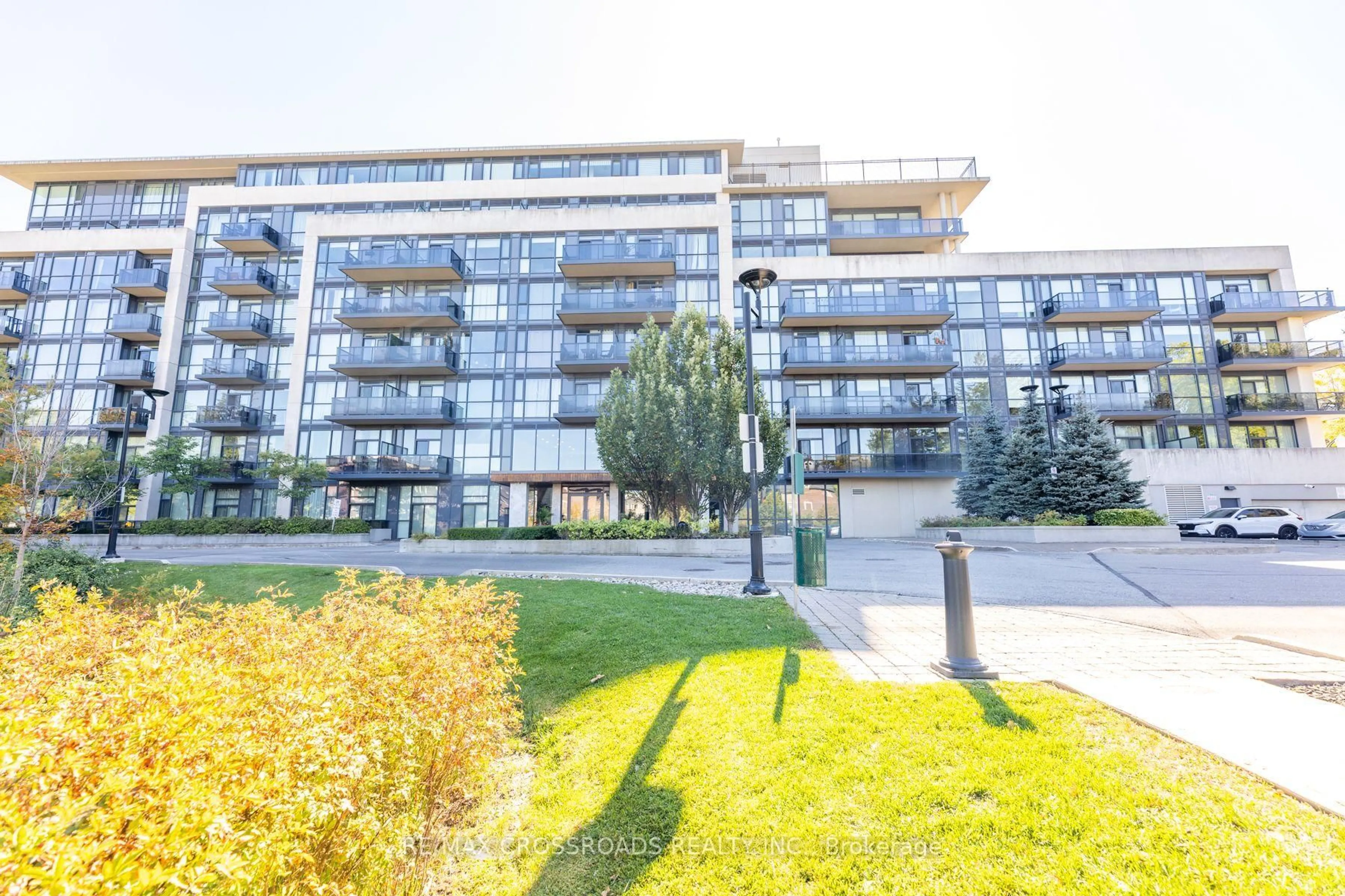 Patio, building for 4700 Highway 7 Rd #610, Vaughan Ontario L4L 0B3