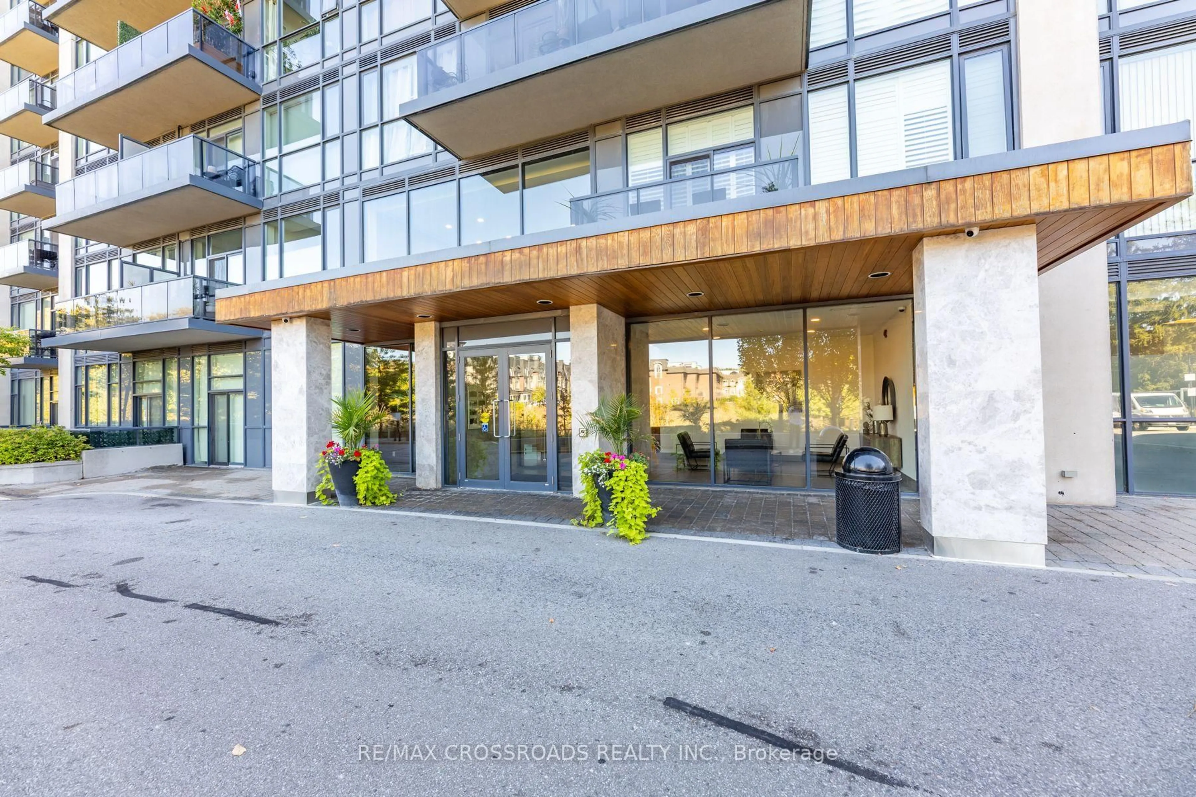 Indoor foyer for 4700 Highway 7 Rd #610, Vaughan Ontario L4L 0B3