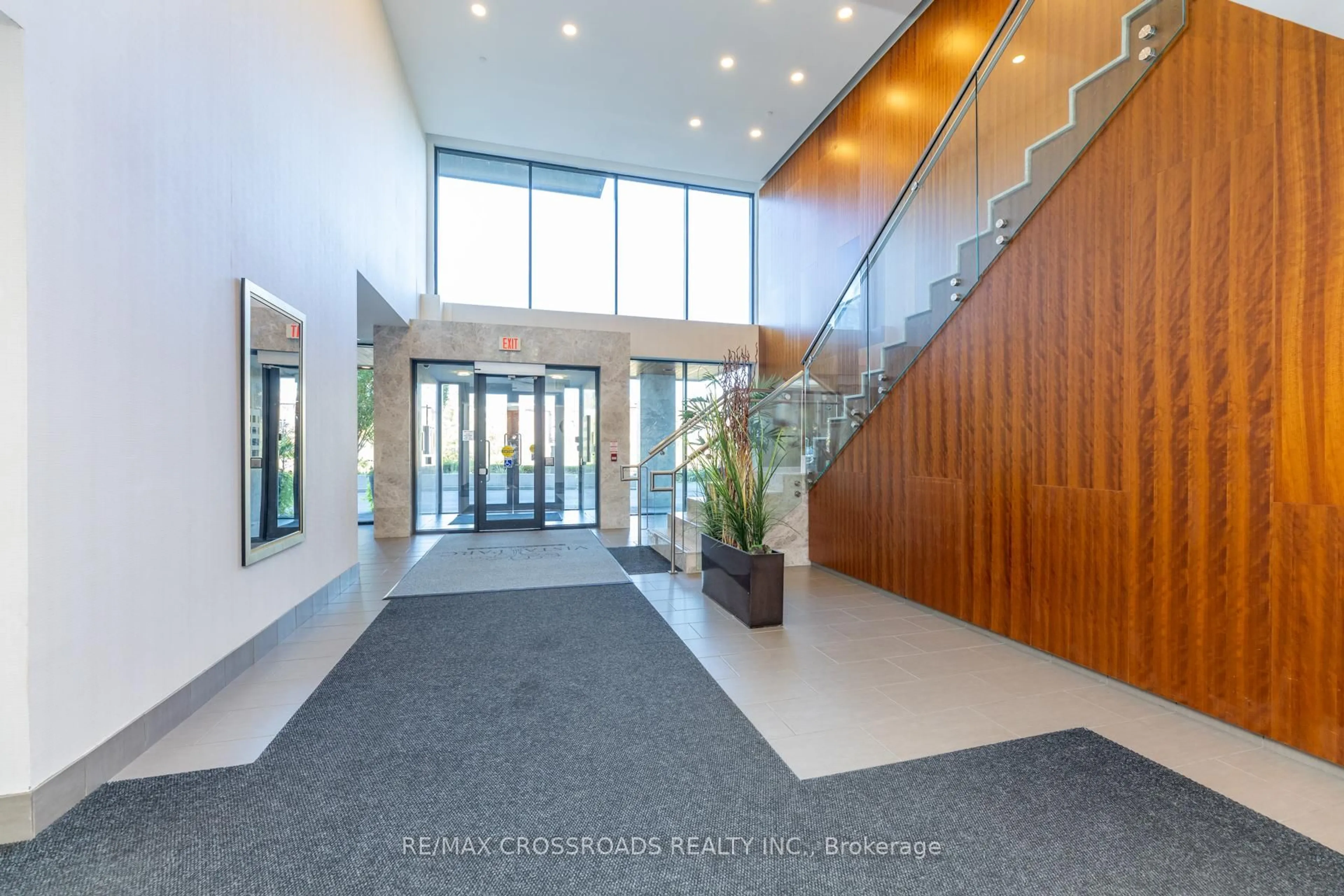 Indoor foyer for 4700 Highway 7 Rd #610, Vaughan Ontario L4L 0B3