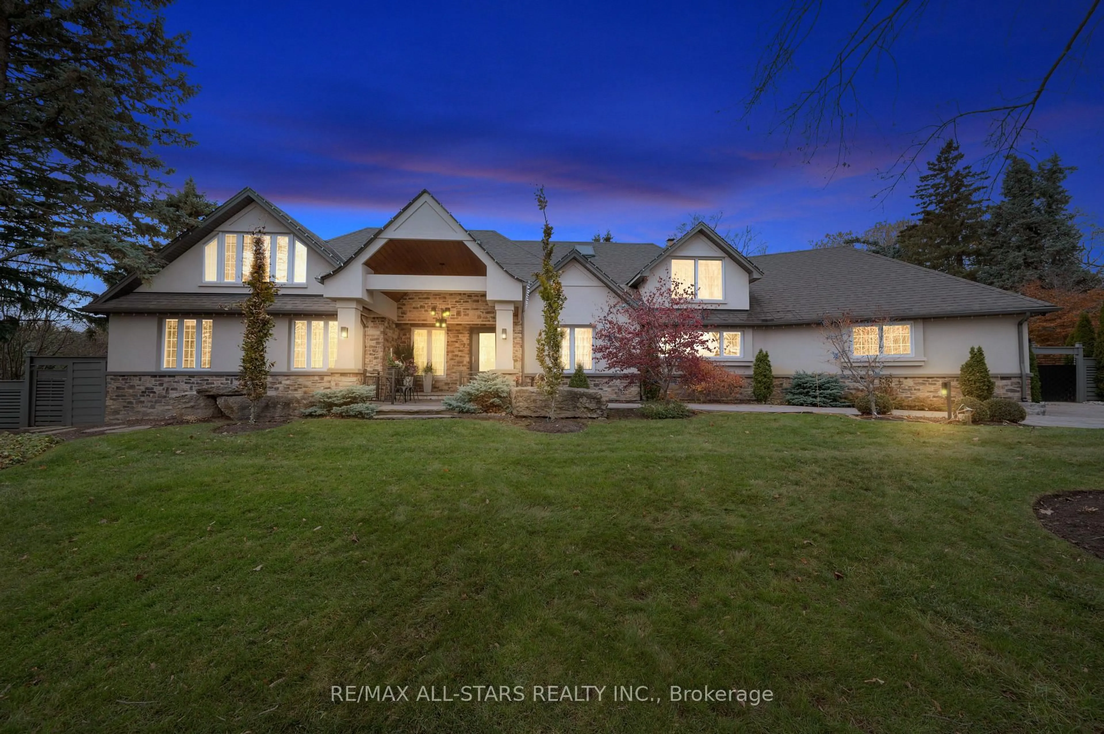 A pic from outside/outdoor area/front of a property/back of a property/a pic from drone, unknown for 6 Boyd Crt, Markham Ontario L6C 1A6