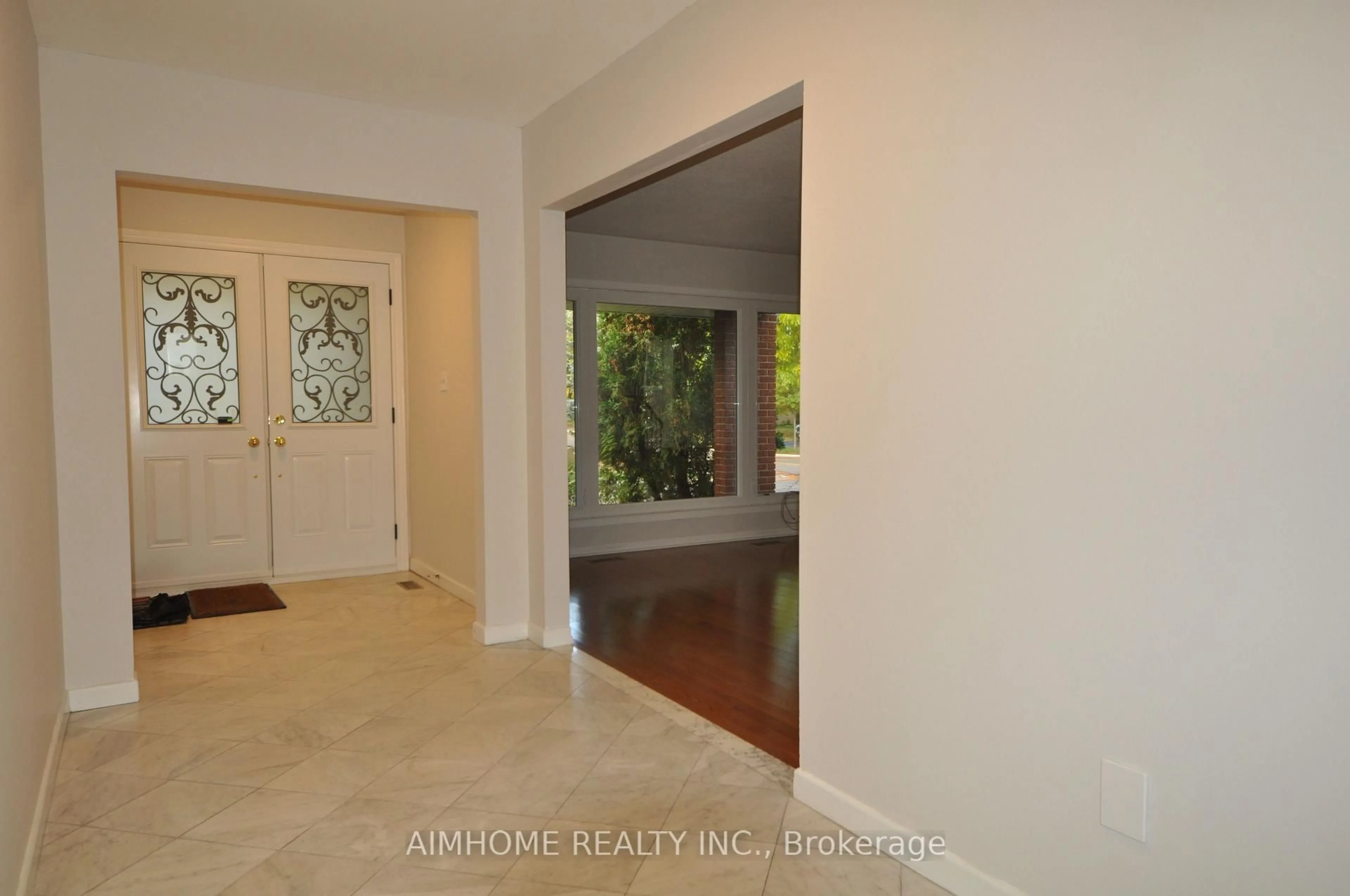 Indoor entryway for 36 Flowervale Rd, Markham Ontario L3T 4J4