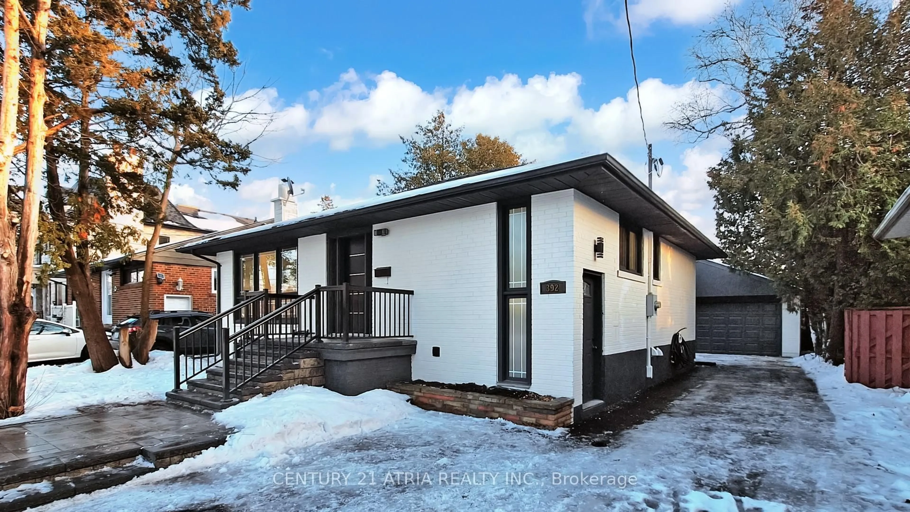 Home with vinyl exterior material, street for 392 Bent Cres, Richmond Hill Ontario L4C 1C3