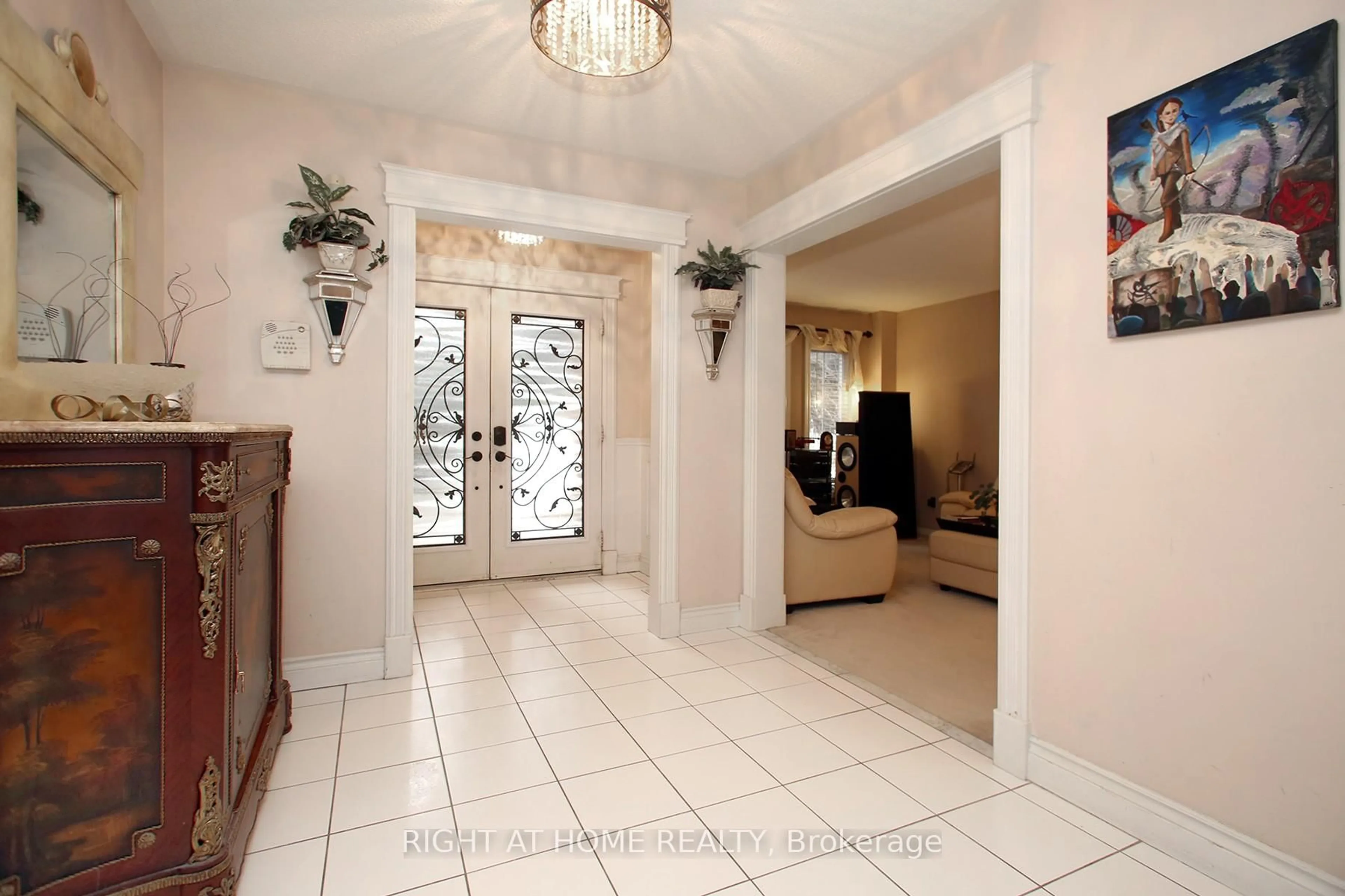 Indoor foyer for 6 Coldstream Cres, Richmond Hill Ontario L4S 1E6