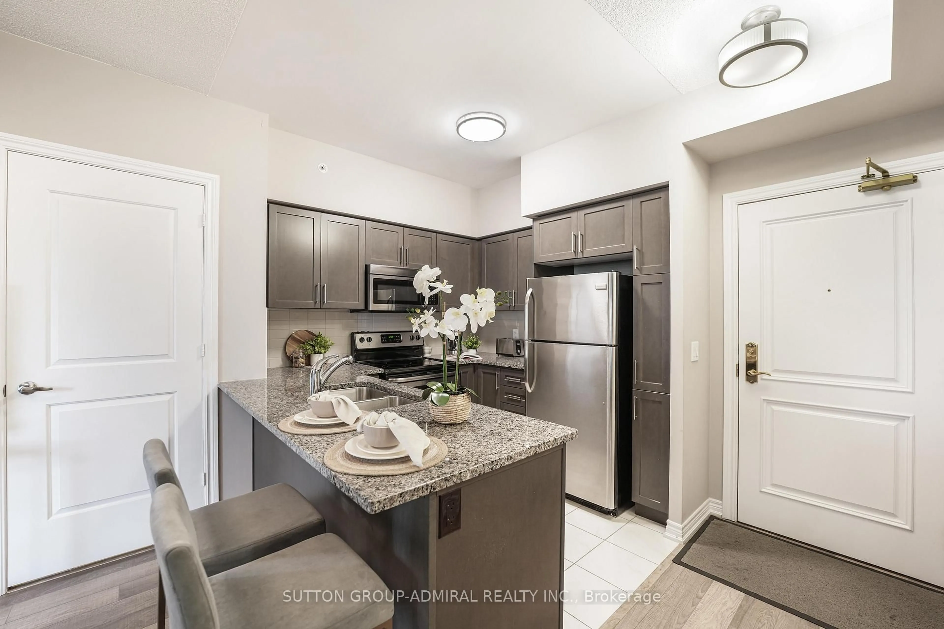 Standard kitchen, unknown for 9255 Jane St #1016, Vaughan Ontario L6A 0K1
