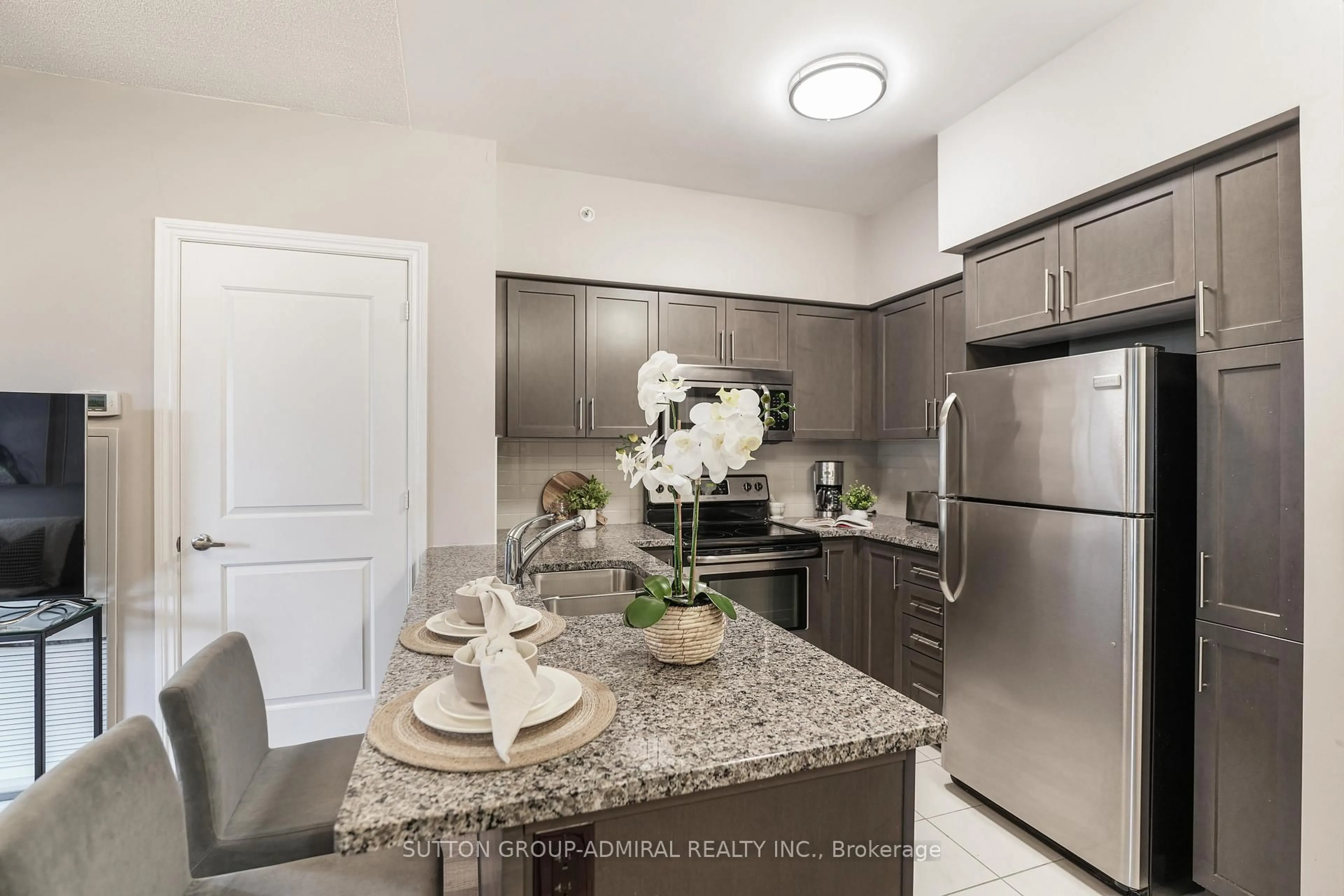 Standard kitchen, unknown for 9255 Jane St #1016, Vaughan Ontario L6A 0K1