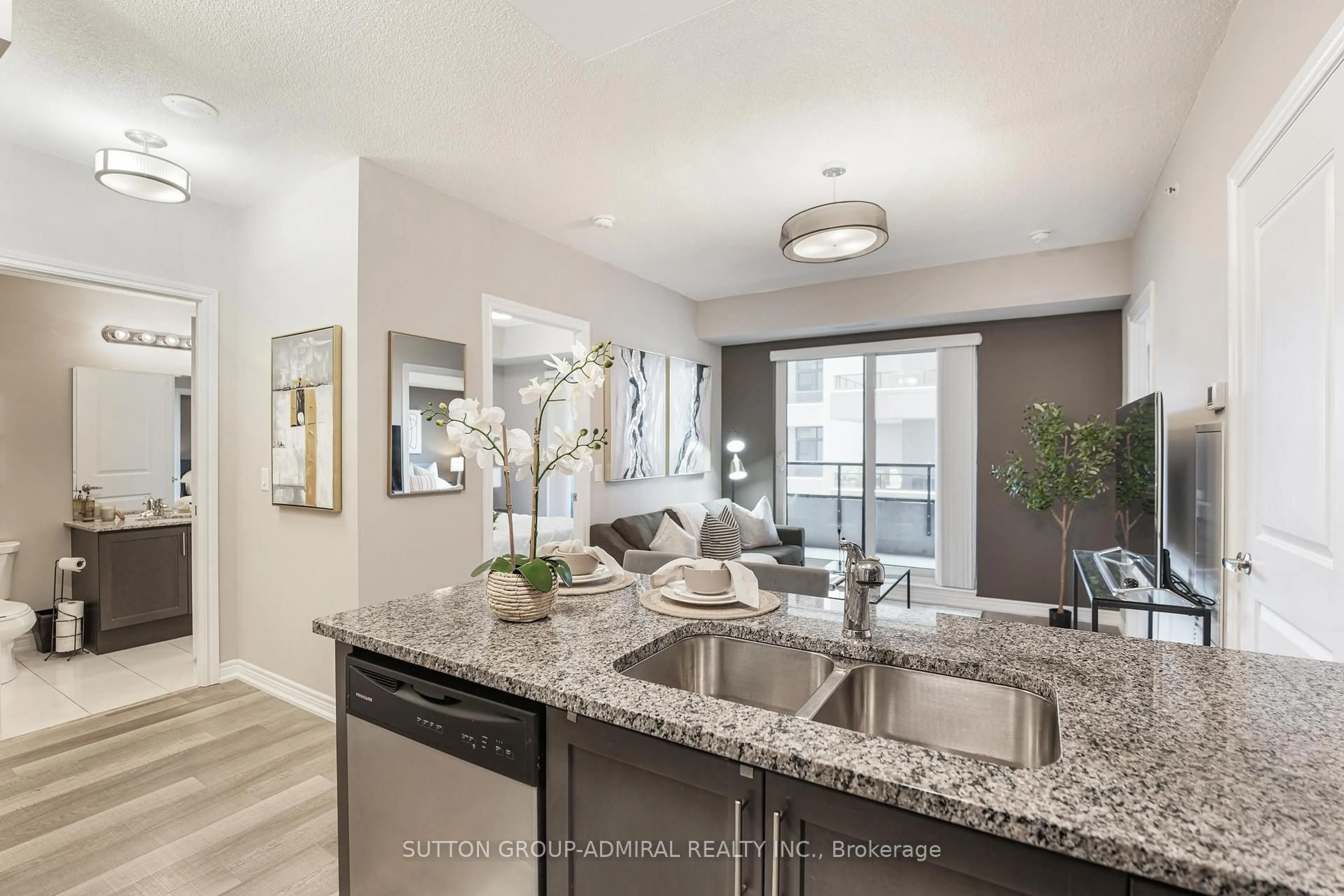 Open concept kitchen, unknown for 9255 Jane St #1016, Vaughan Ontario L6A 0K1