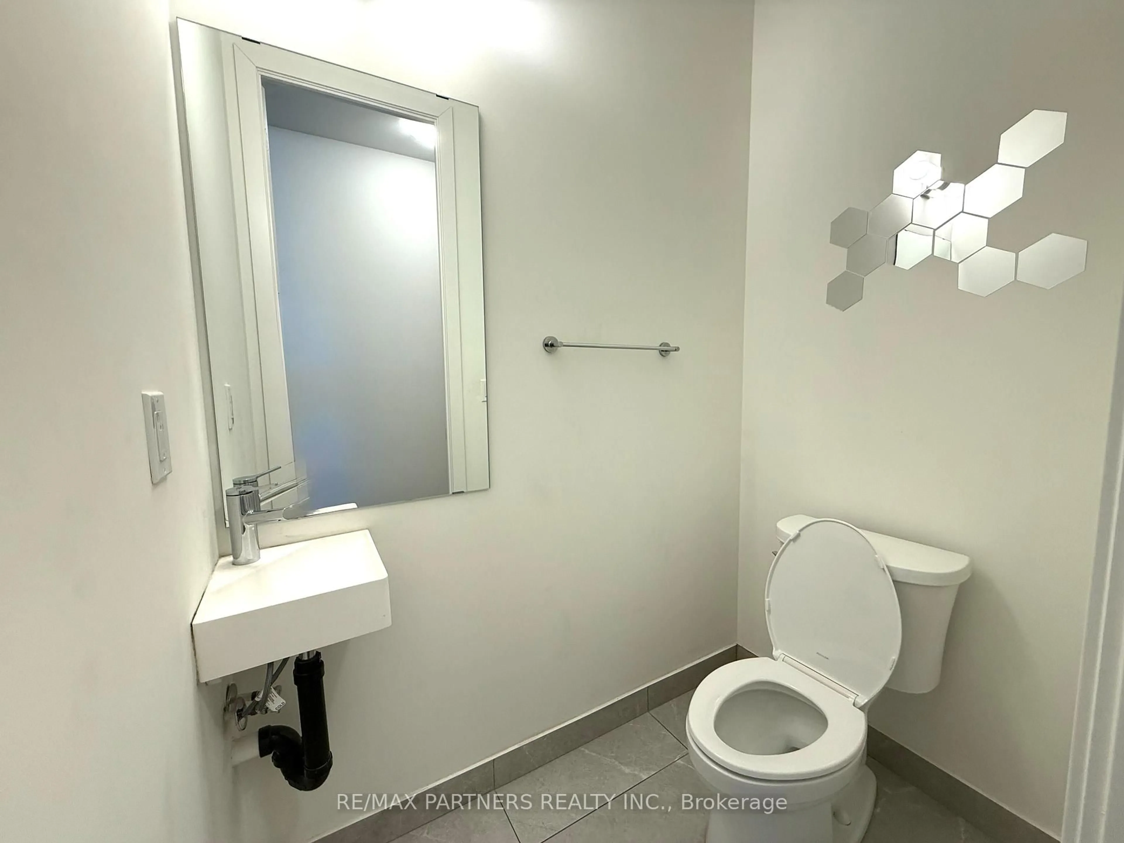 Standard bathroom, unknown for 2 Steckley House Lane #924, Richmond Hill Ontario L4S 0N4