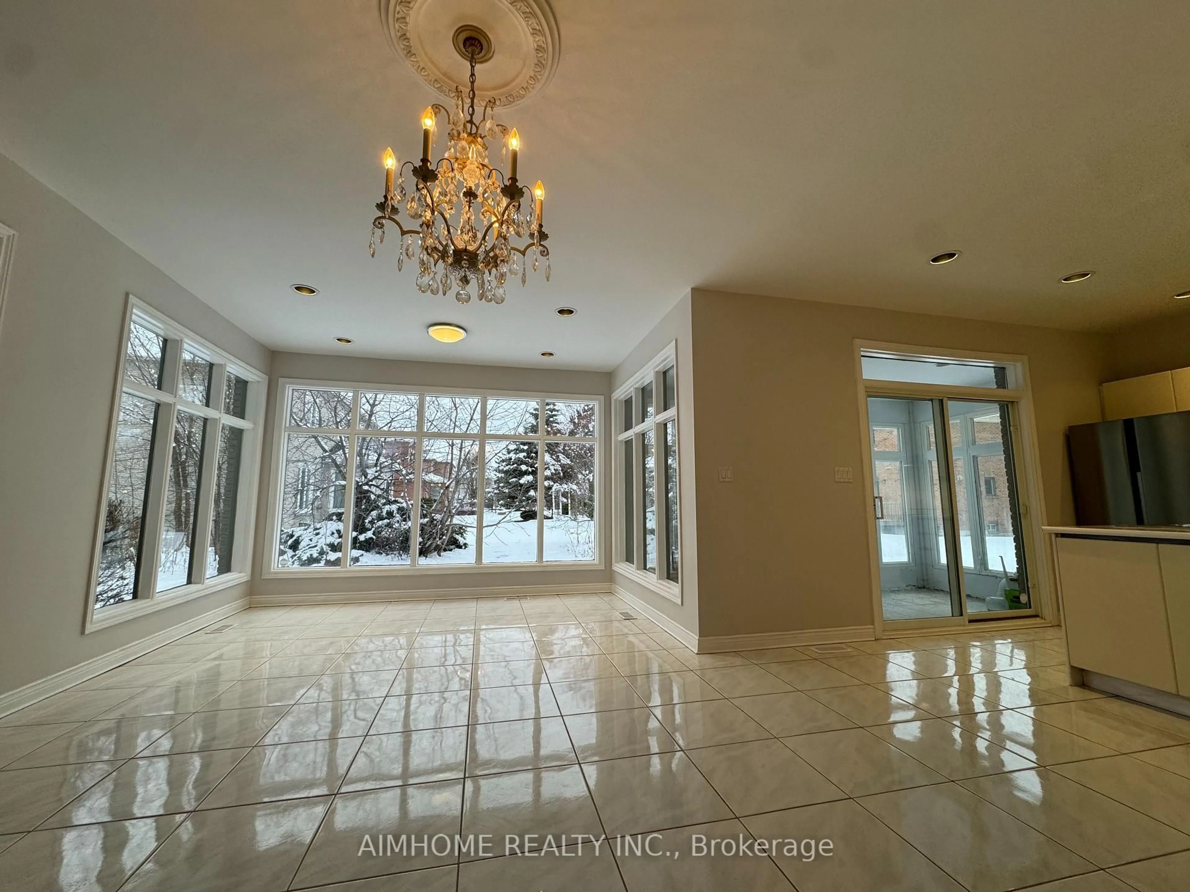Indoor foyer for 92 Springbrook Dr, Richmond Hill Ontario L4B 3P9