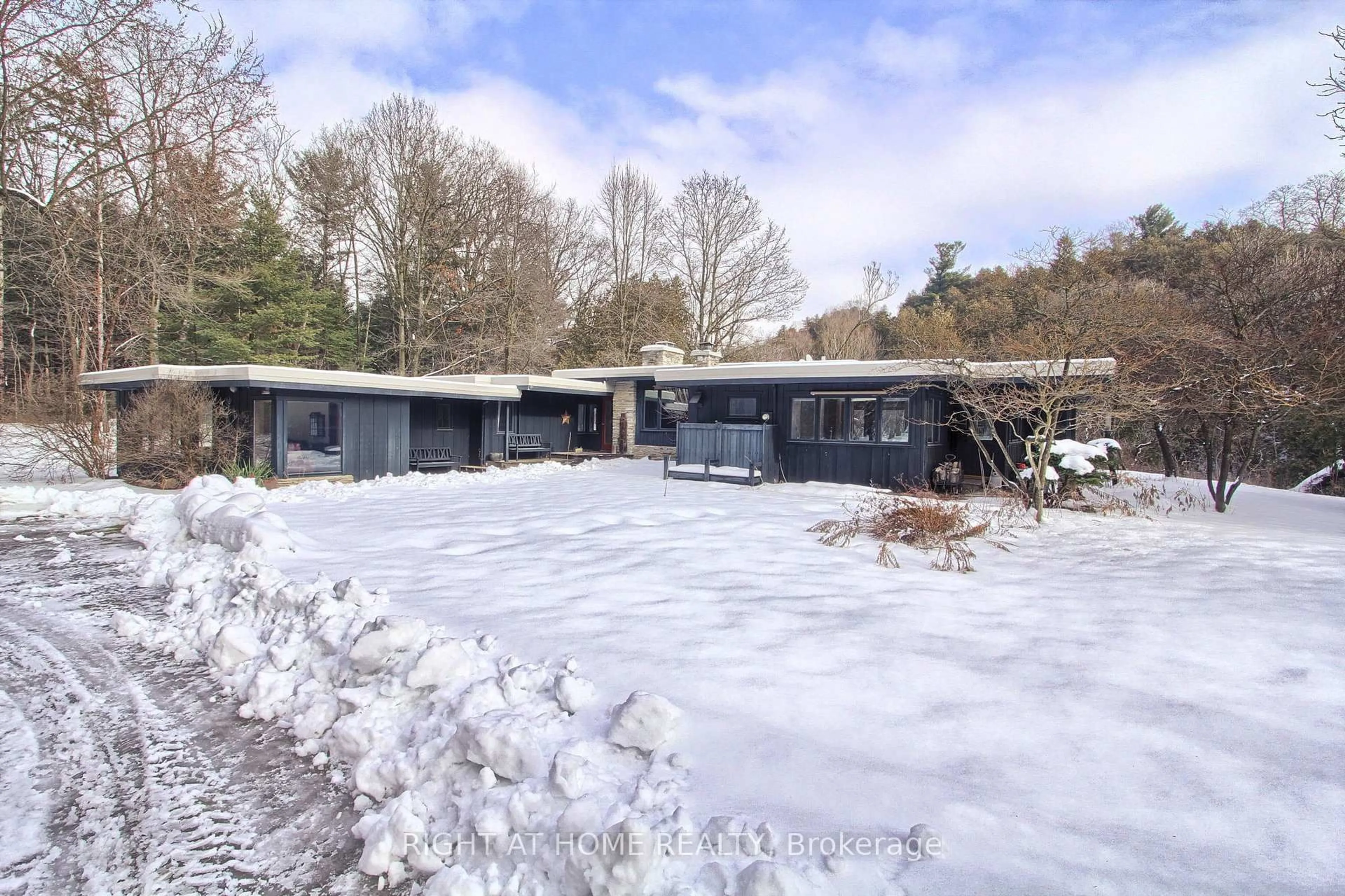 A pic from outside/outdoor area/front of a property/back of a property/a pic from drone, unknown for 115 Valley Rd, Vaughan Ontario L0J 1C0