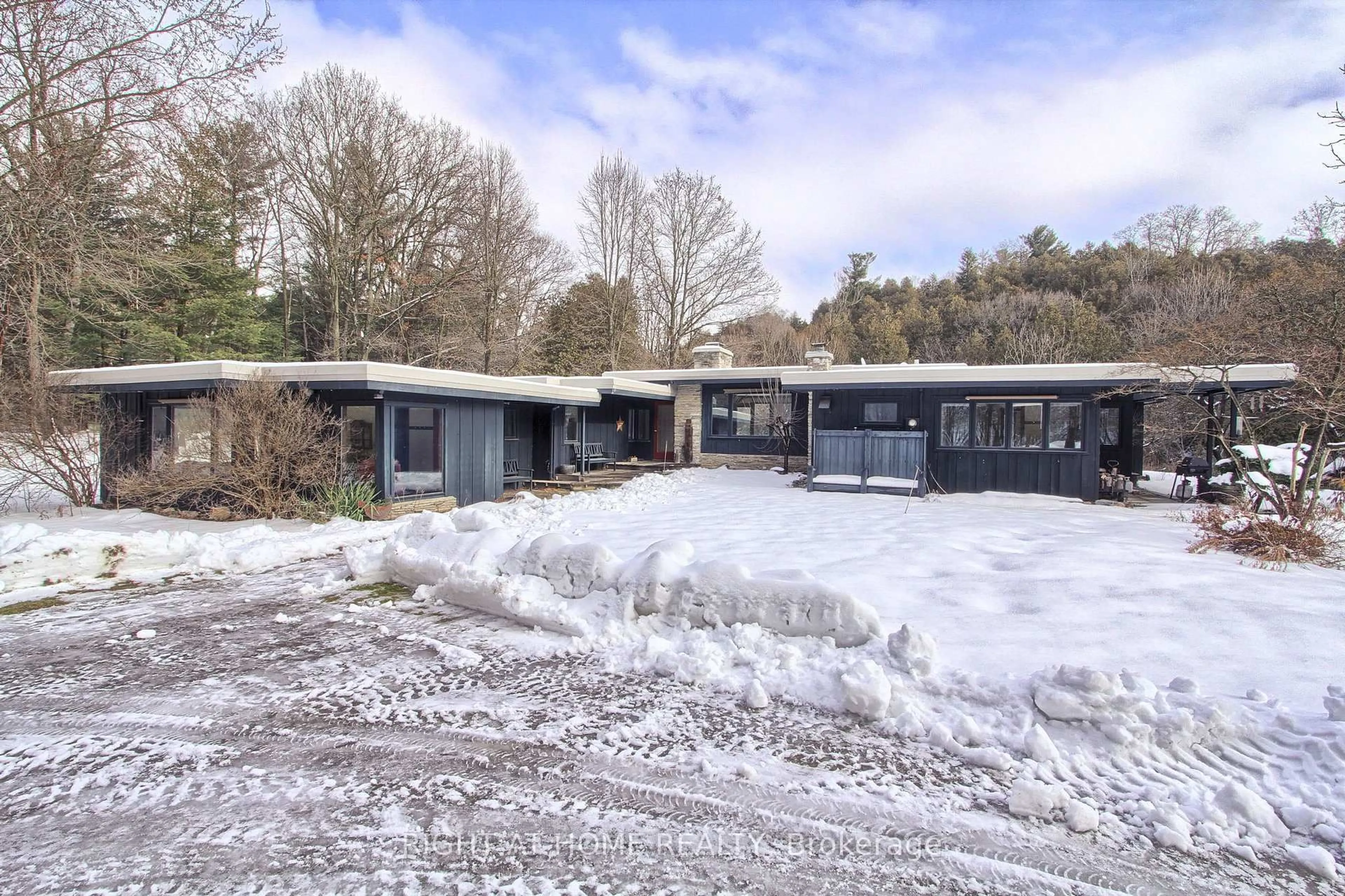 A pic from outside/outdoor area/front of a property/back of a property/a pic from drone, unknown for 115 Valley Rd, Vaughan Ontario L0J 1C0