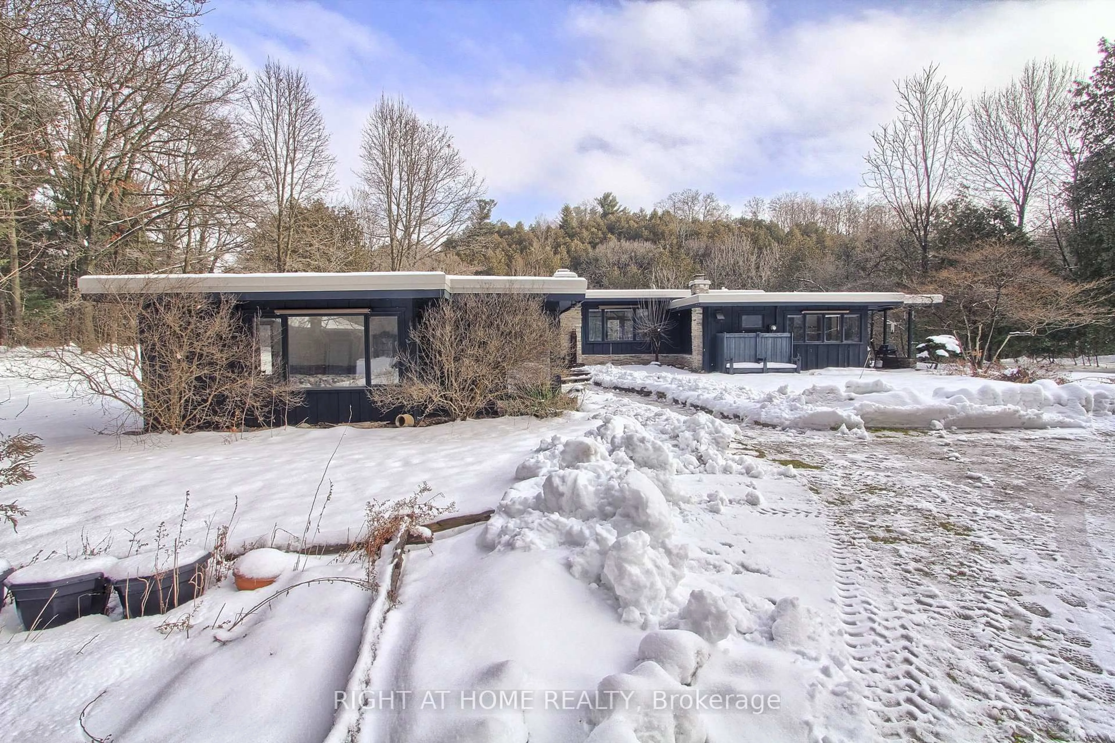 A pic from outside/outdoor area/front of a property/back of a property/a pic from drone, unknown for 115 Valley Rd, Vaughan Ontario L0J 1C0