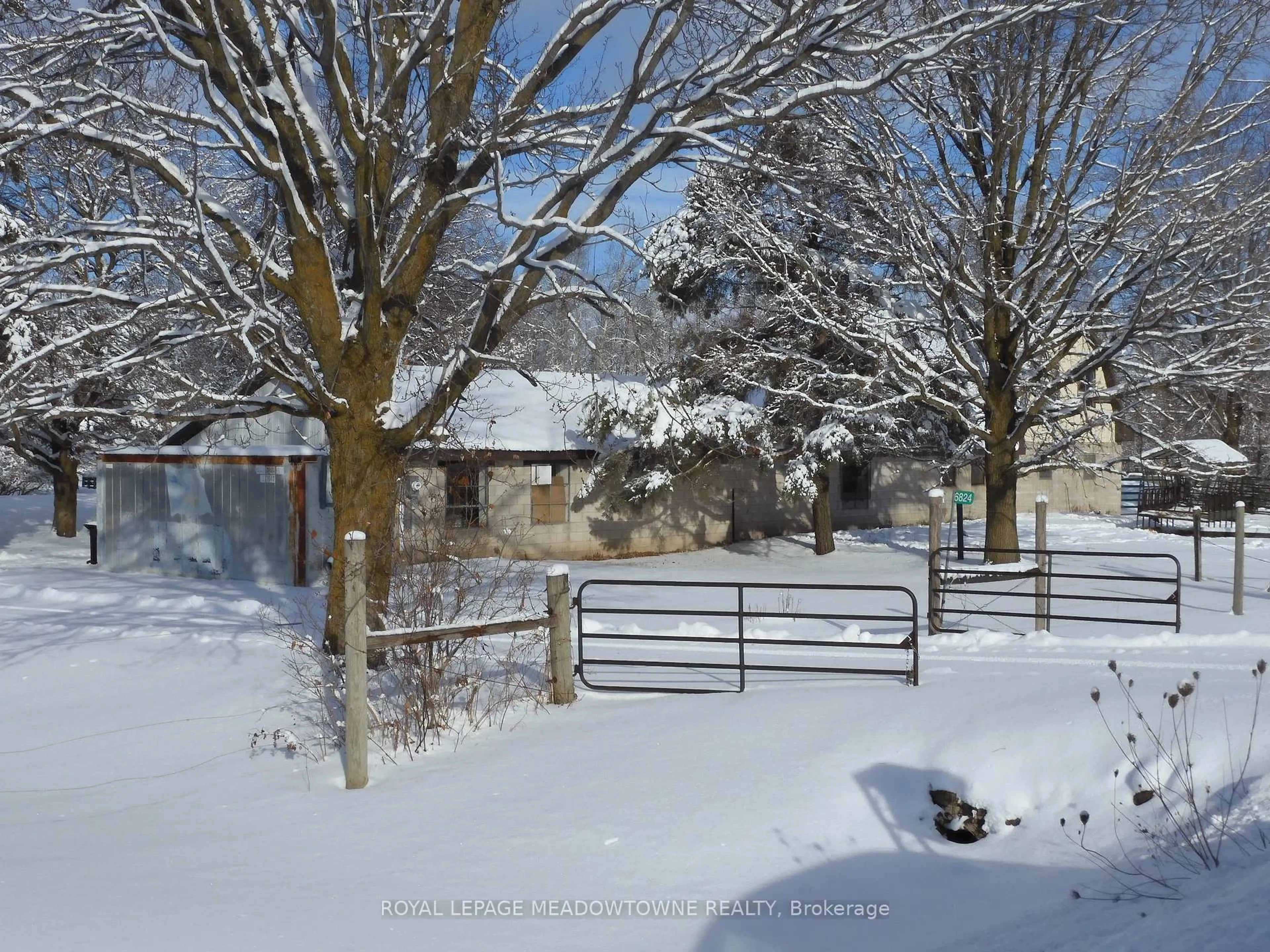 A pic from outside/outdoor area/front of a property/back of a property/a pic from drone, street for 6824 10th Line, New Tecumseth Ontario L0G 1A0