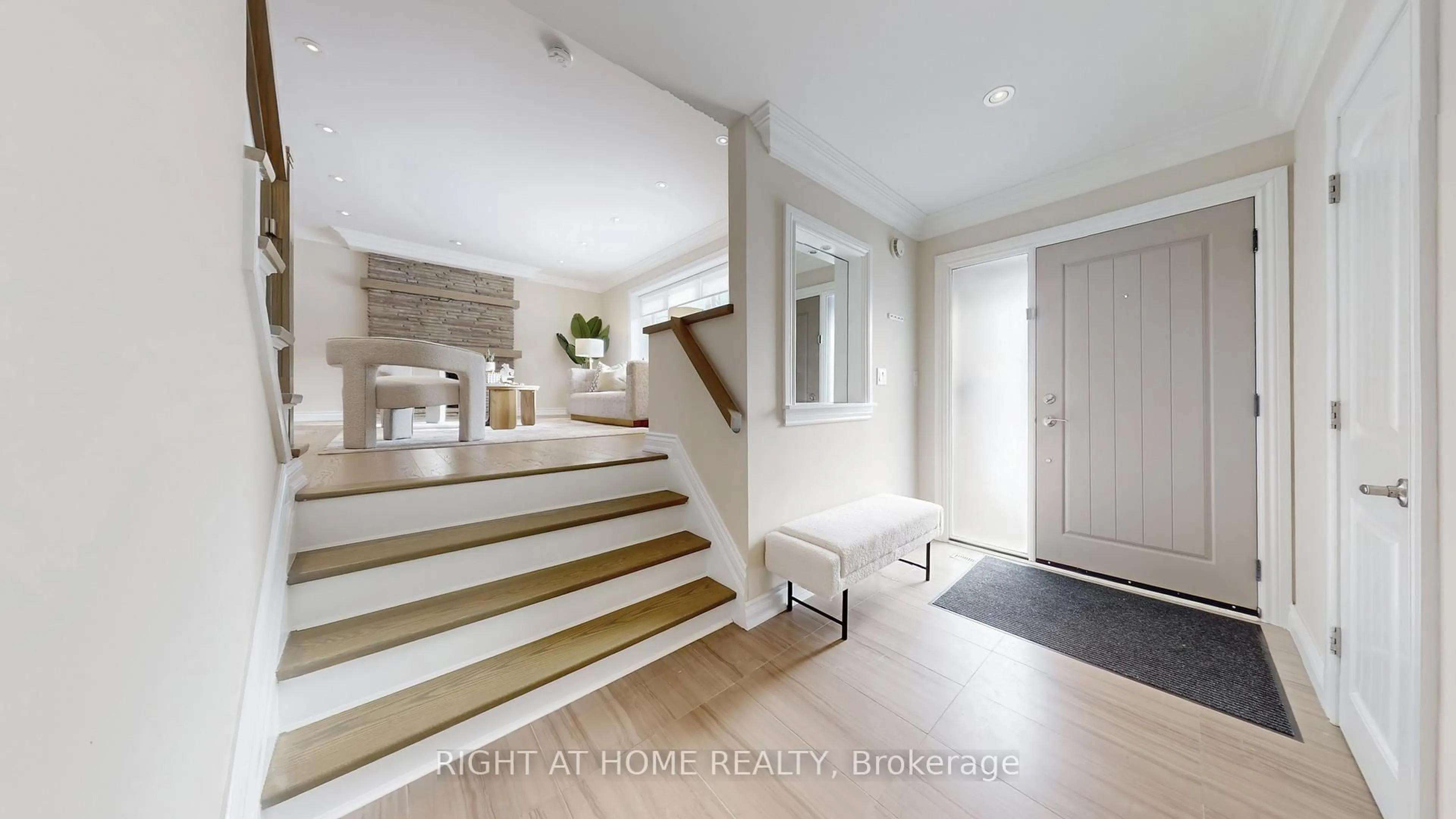 Indoor entryway for 12 Courtham Ave, Markham Ontario L3T 1G3