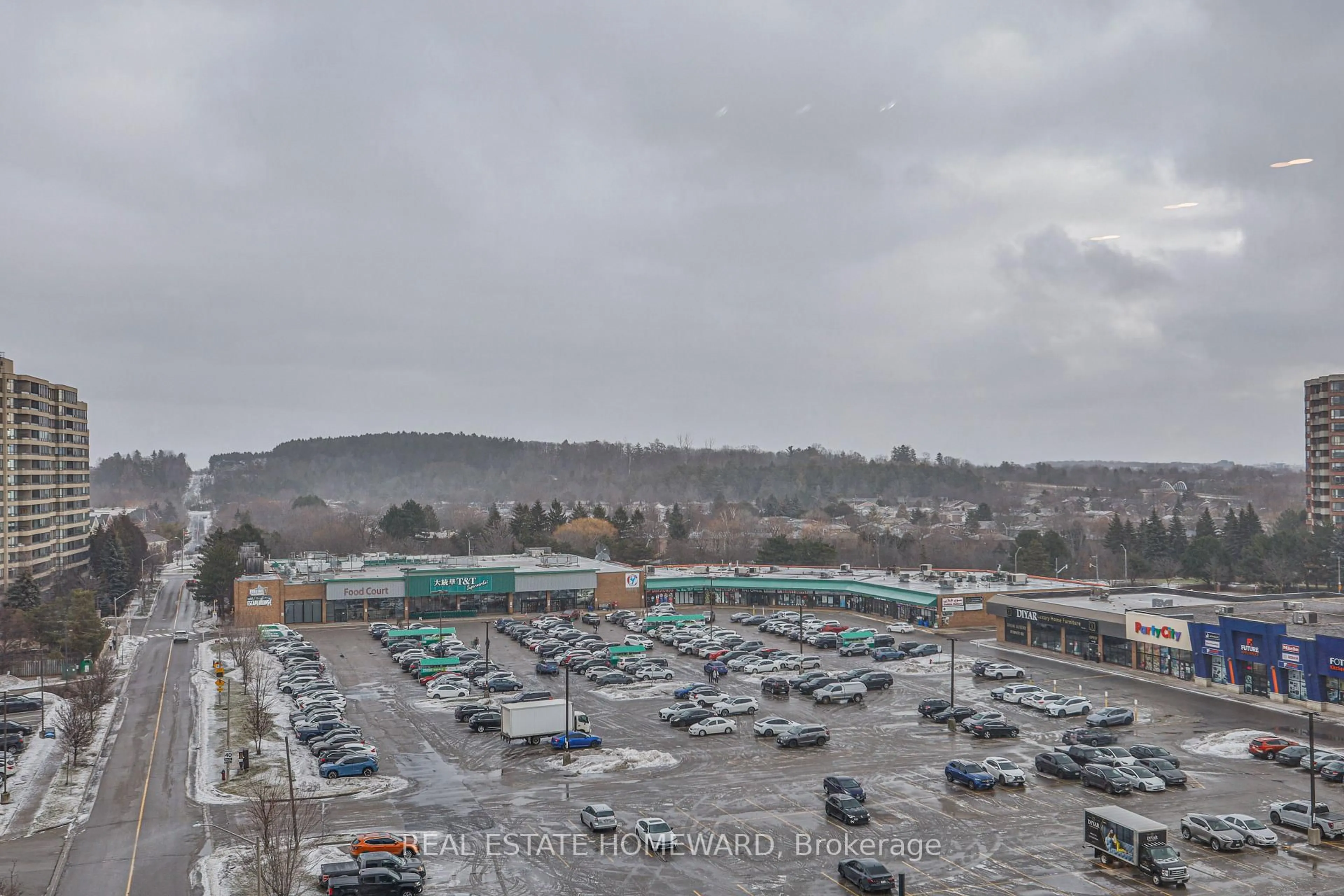 Blurry image for 9600 Yonge St #911B, Richmond Hill Ontario L4C 0X3