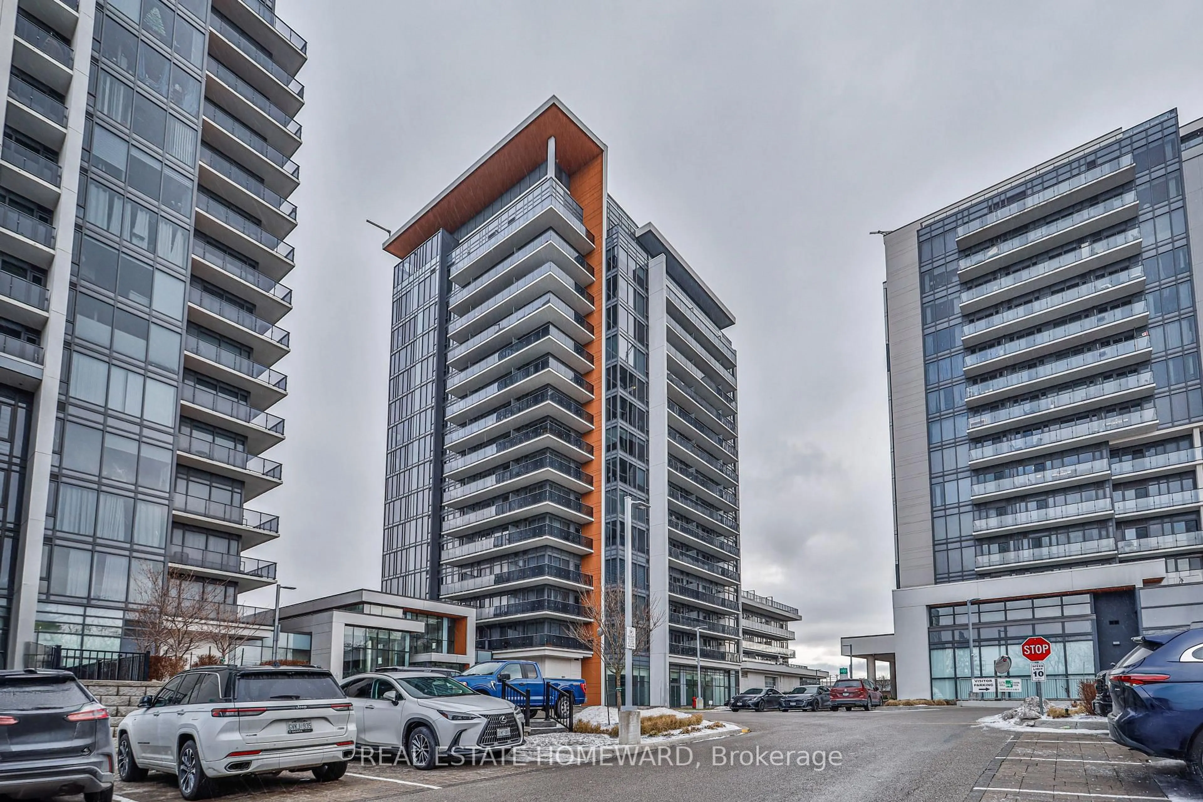 Indoor foyer for 9600 Yonge St #911B, Richmond Hill Ontario L4C 0X3