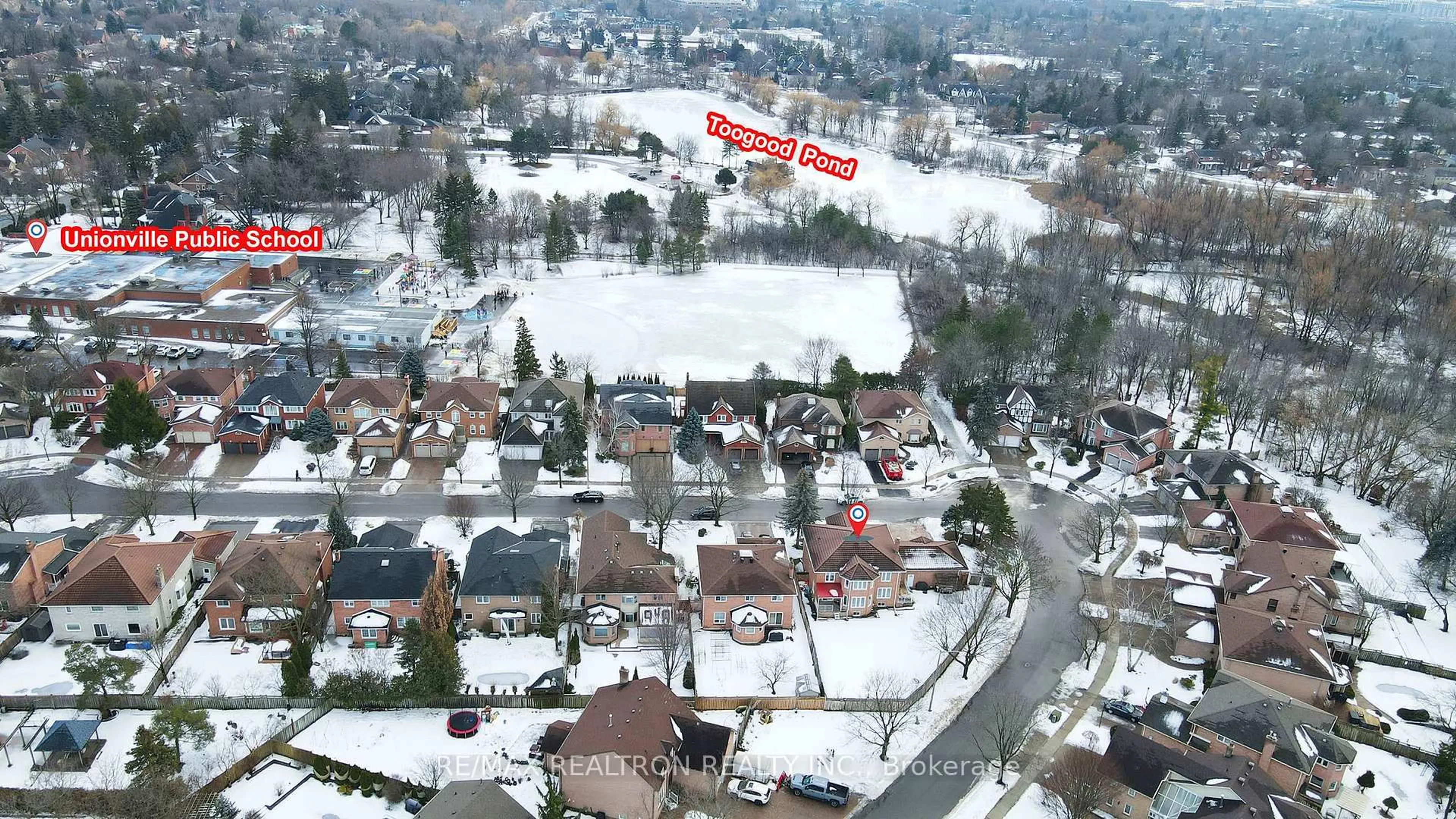 A pic from outside/outdoor area/front of a property/back of a property/a pic from drone, street for 45 Aitken Circ, Markham Ontario L3R 7L3