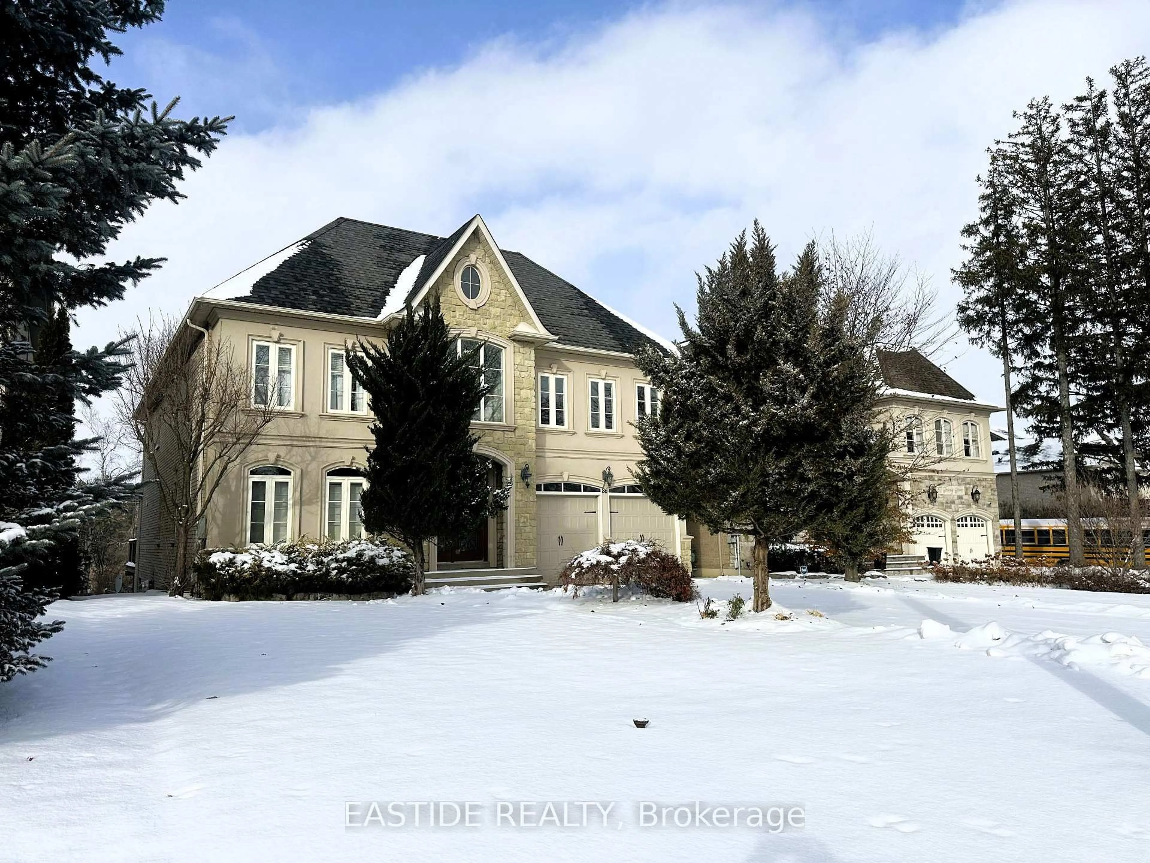 A pic from outside/outdoor area/front of a property/back of a property/a pic from drone, unknown for 86 Snively St, Richmond Hill Ontario L4E 3E9