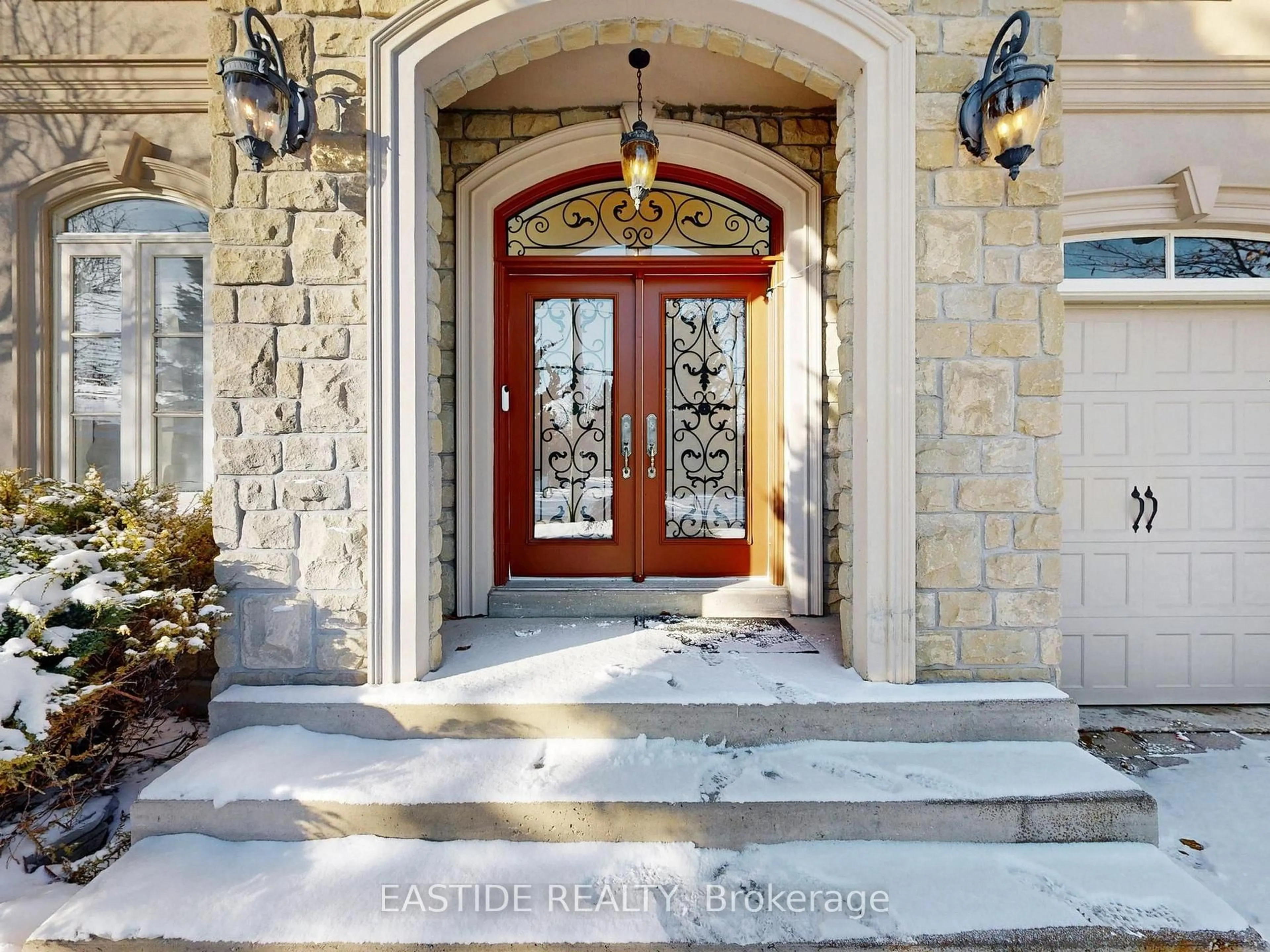Indoor entryway for 86 Snively St, Richmond Hill Ontario L4E 3E9