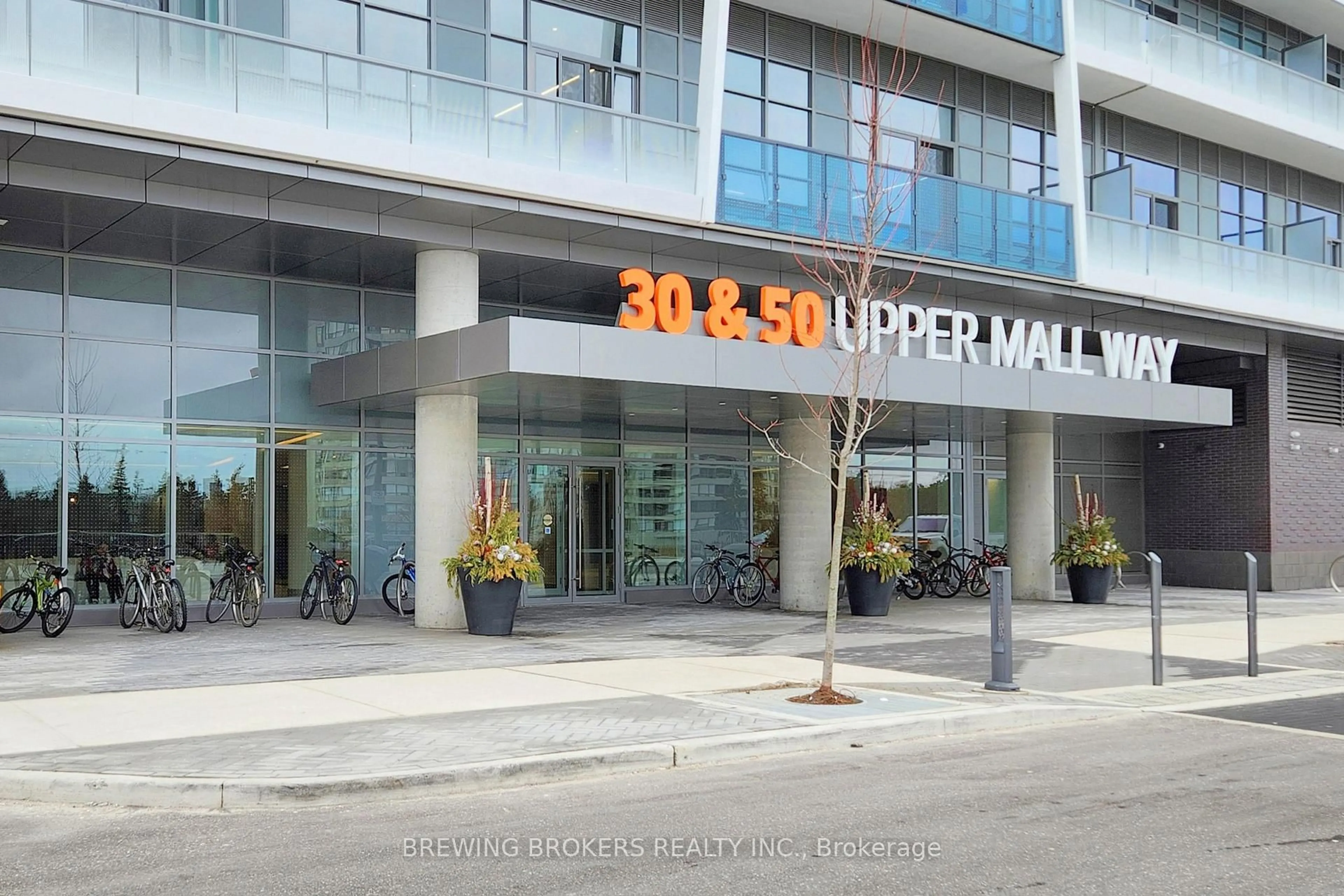 Indoor foyer for 30 Upper Mall Way #3010, Vaughan Ontario L4J 0L7