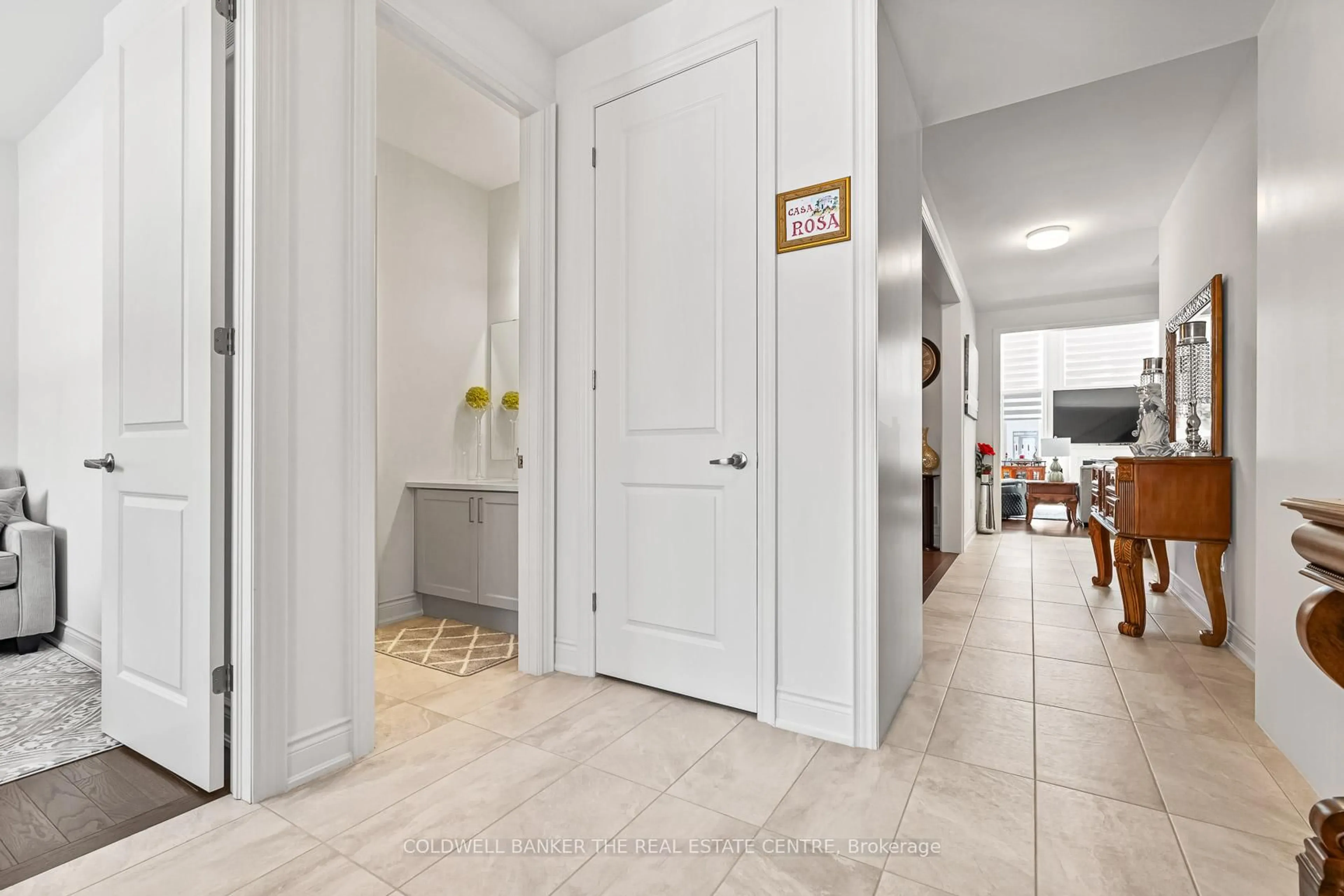 Indoor entryway for 28 Bellflower Cres, Adjala-Tosorontio Ontario L0G 1W0