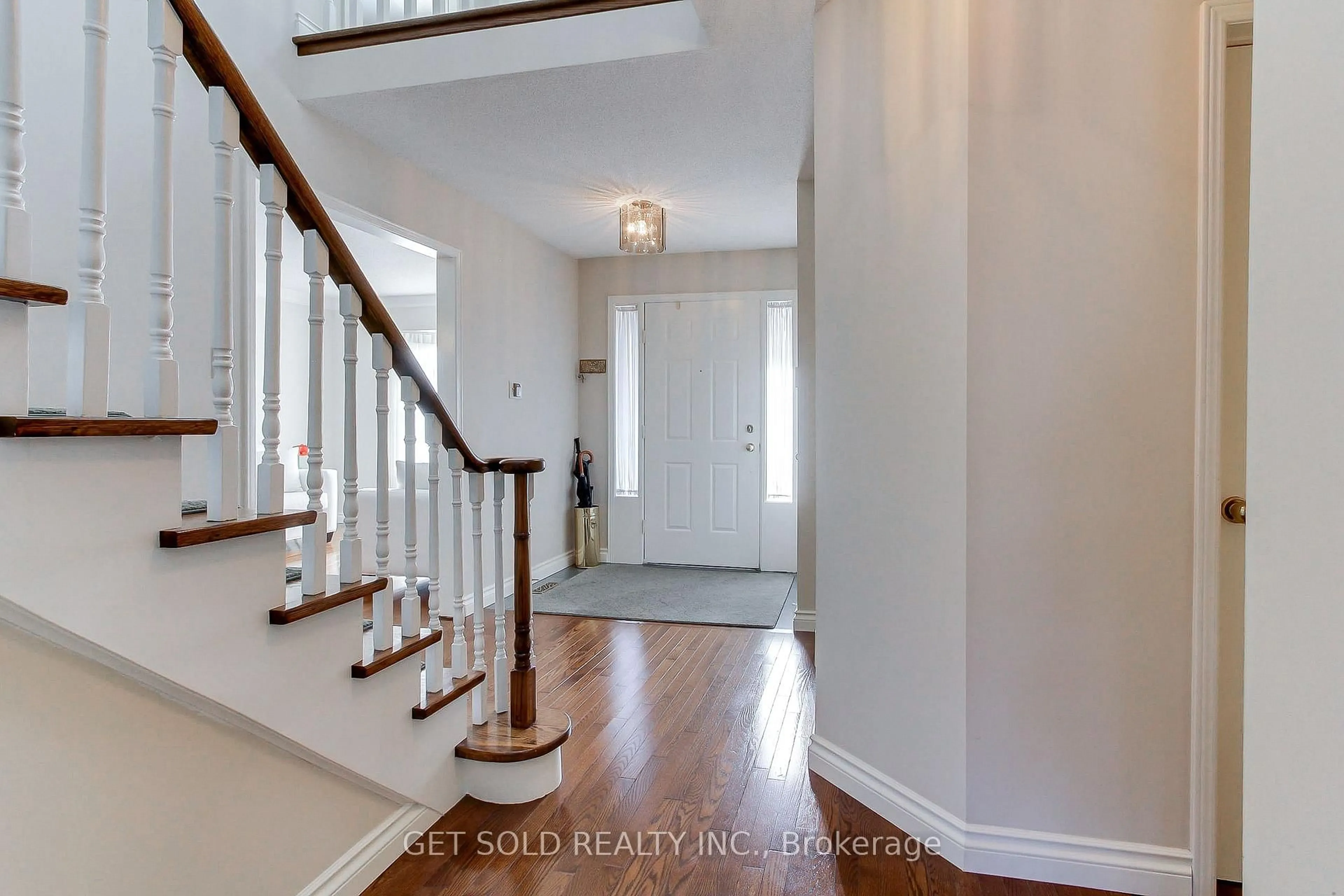 Indoor entryway for 36 Houseman Cres, Richmond Hill Ontario L4C 7S2