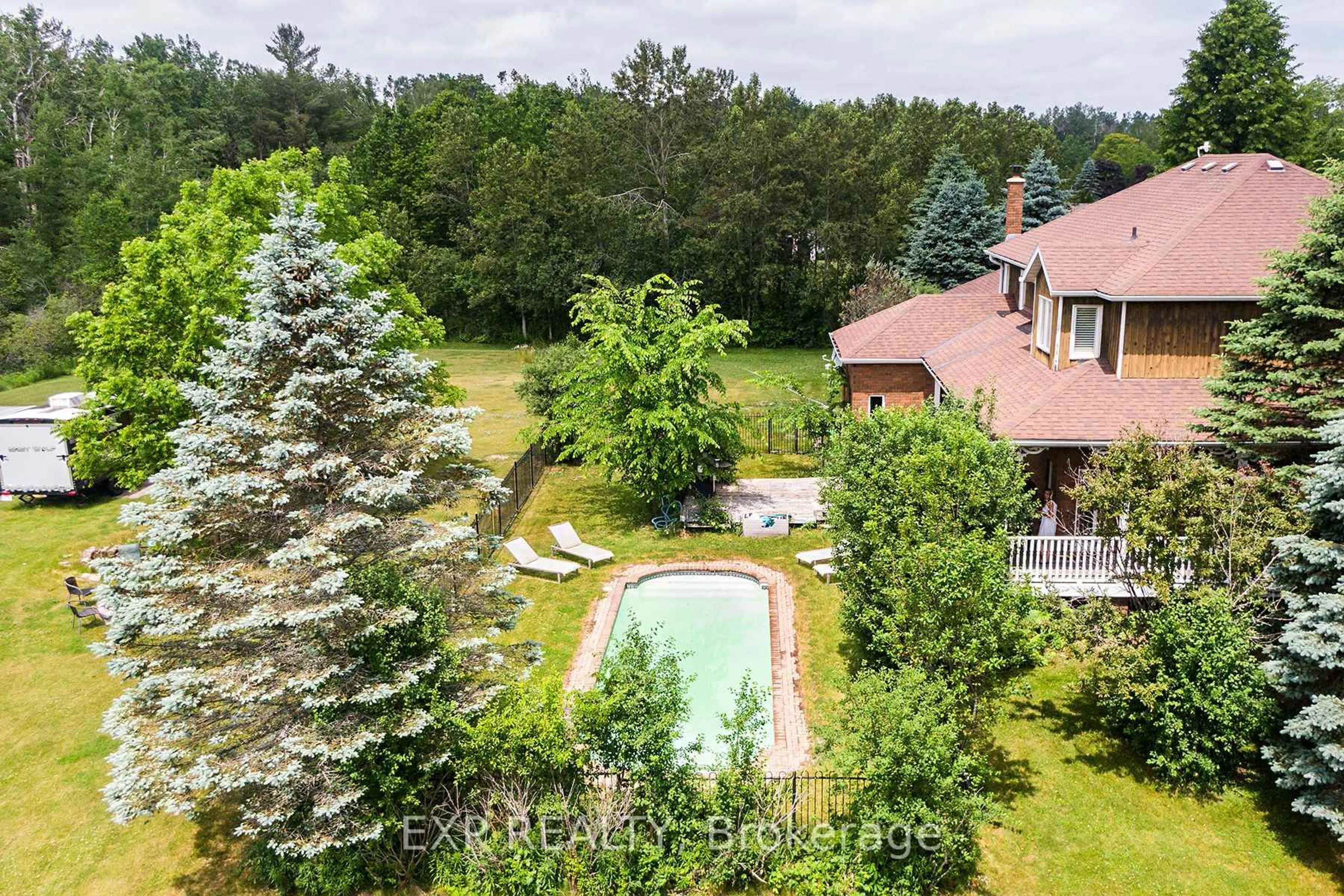A pic from outside/outdoor area/front of a property/back of a property/a pic from drone, unknown for 16 Audubon Way, Georgina Ontario L0E 1A0
