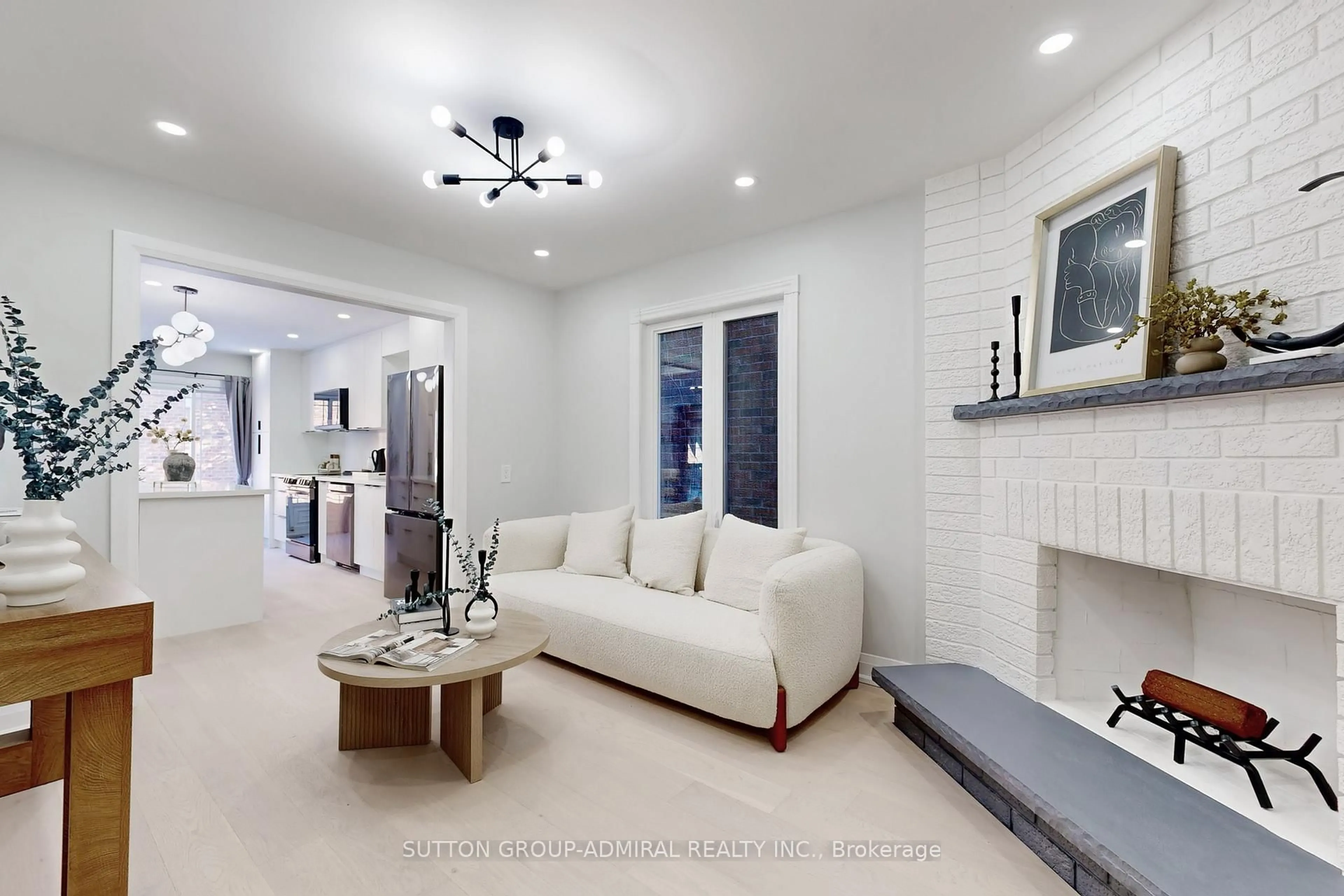 Living room with furniture, ceramic/tile floor for 31 Whitney Pl, Vaughan Ontario L4J 6V9