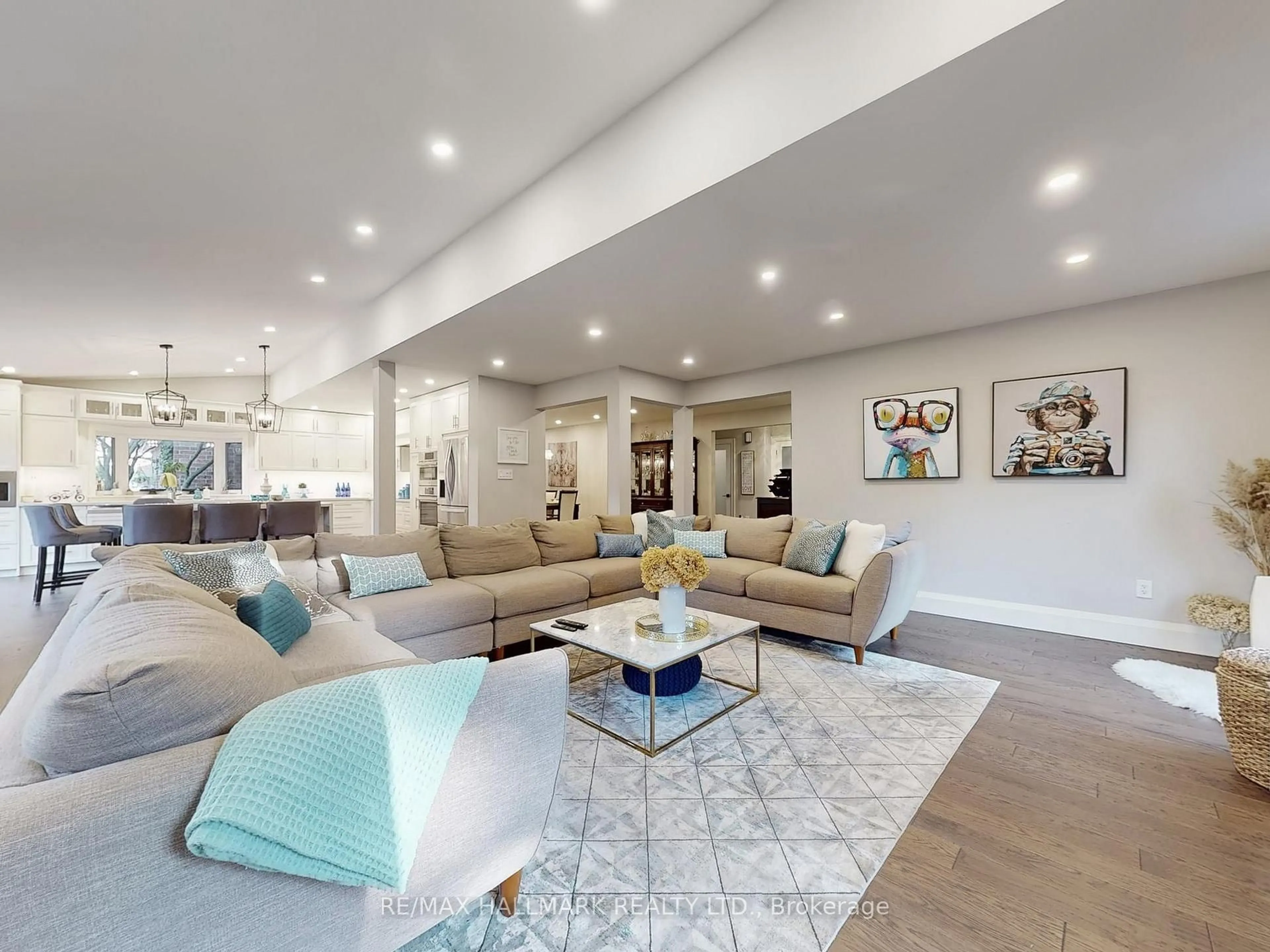 Living room with furniture, unknown for 165 Lori Ave, Whitchurch-Stouffville Ontario L4A 1K2