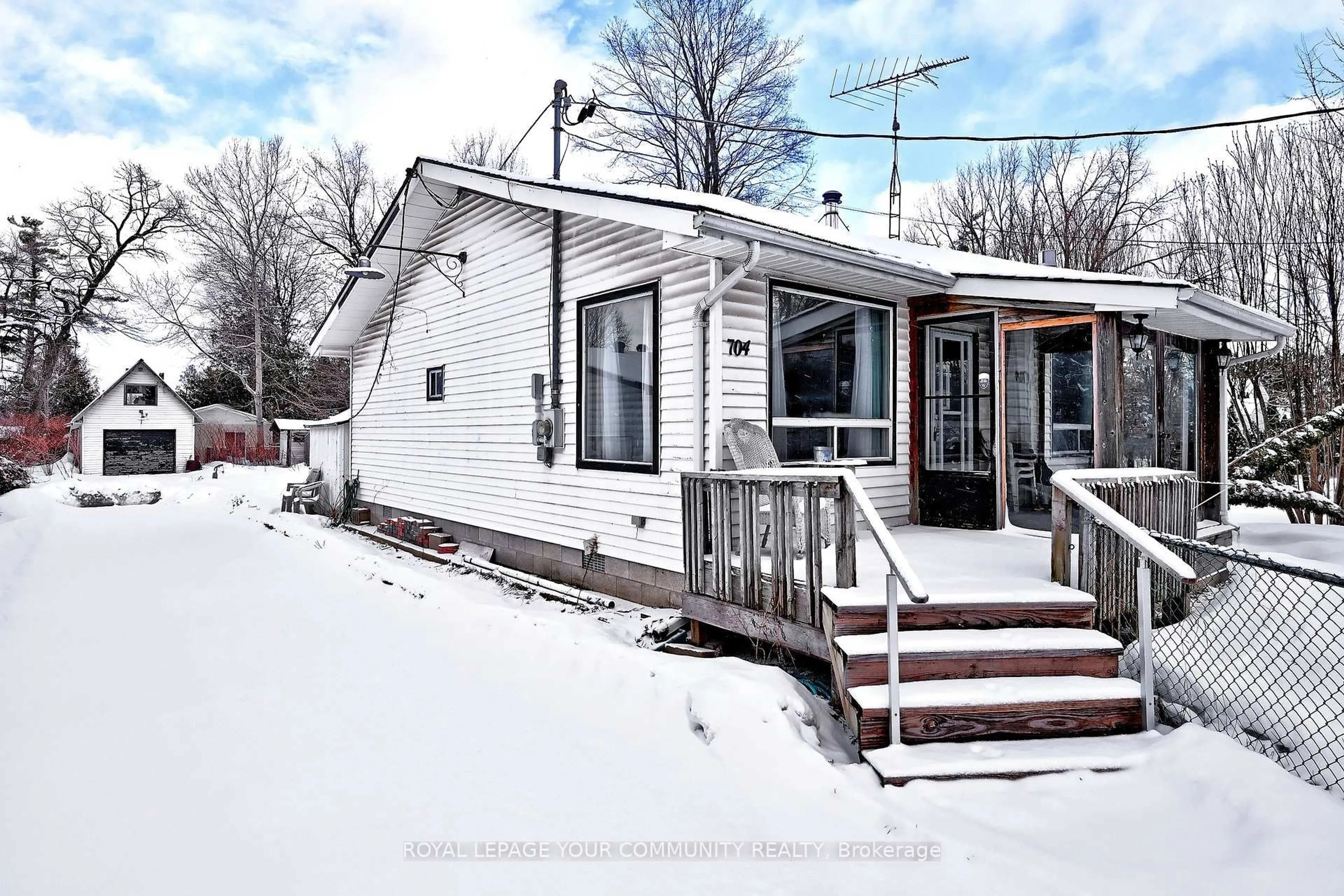 Unknown for 704 Hastings Ave, Innisfil Ontario L9S 1Z3