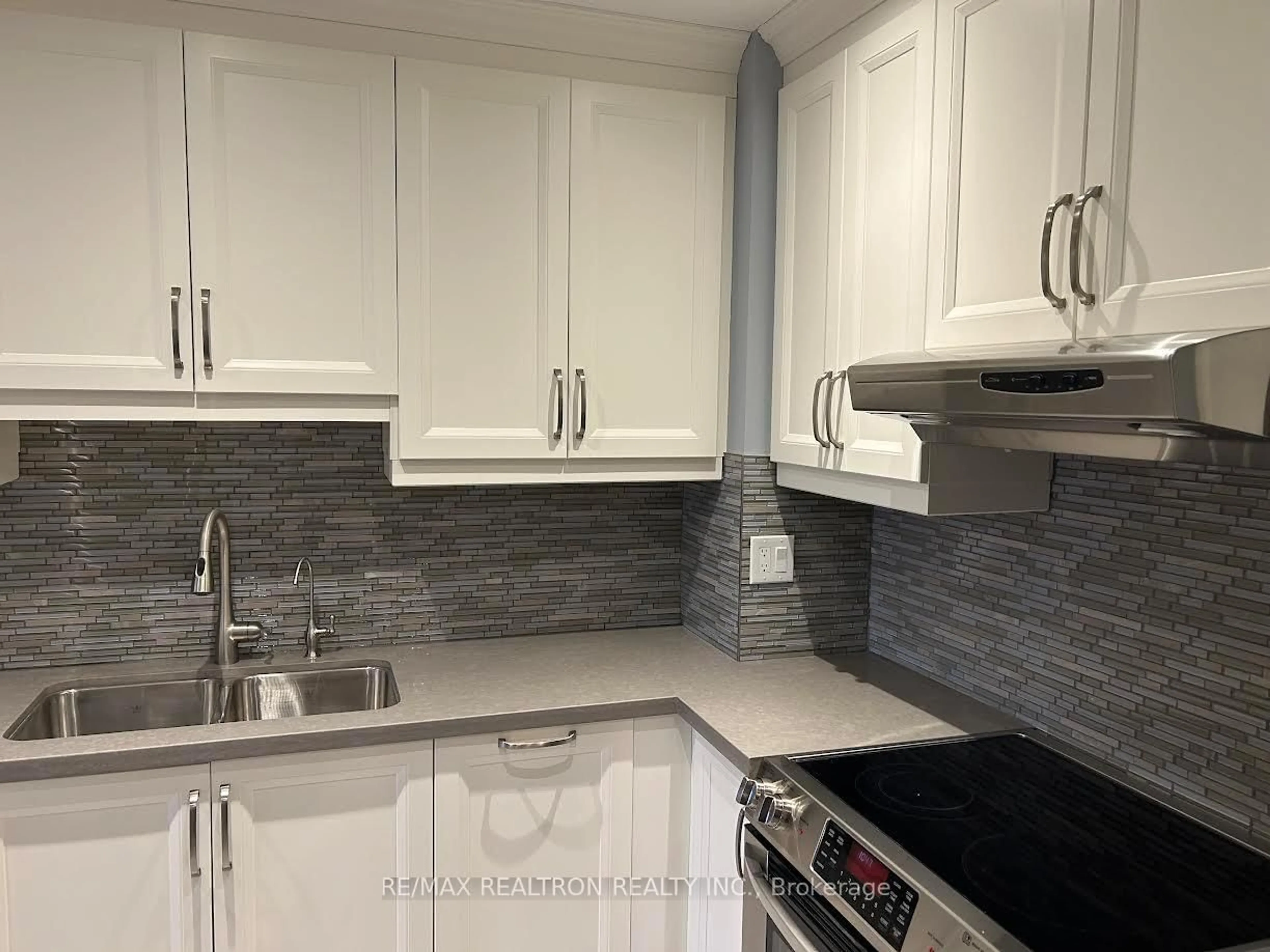 Standard kitchen, unknown for 67 Richmond St #207, Richmond Hill Ontario L4C 3Y3