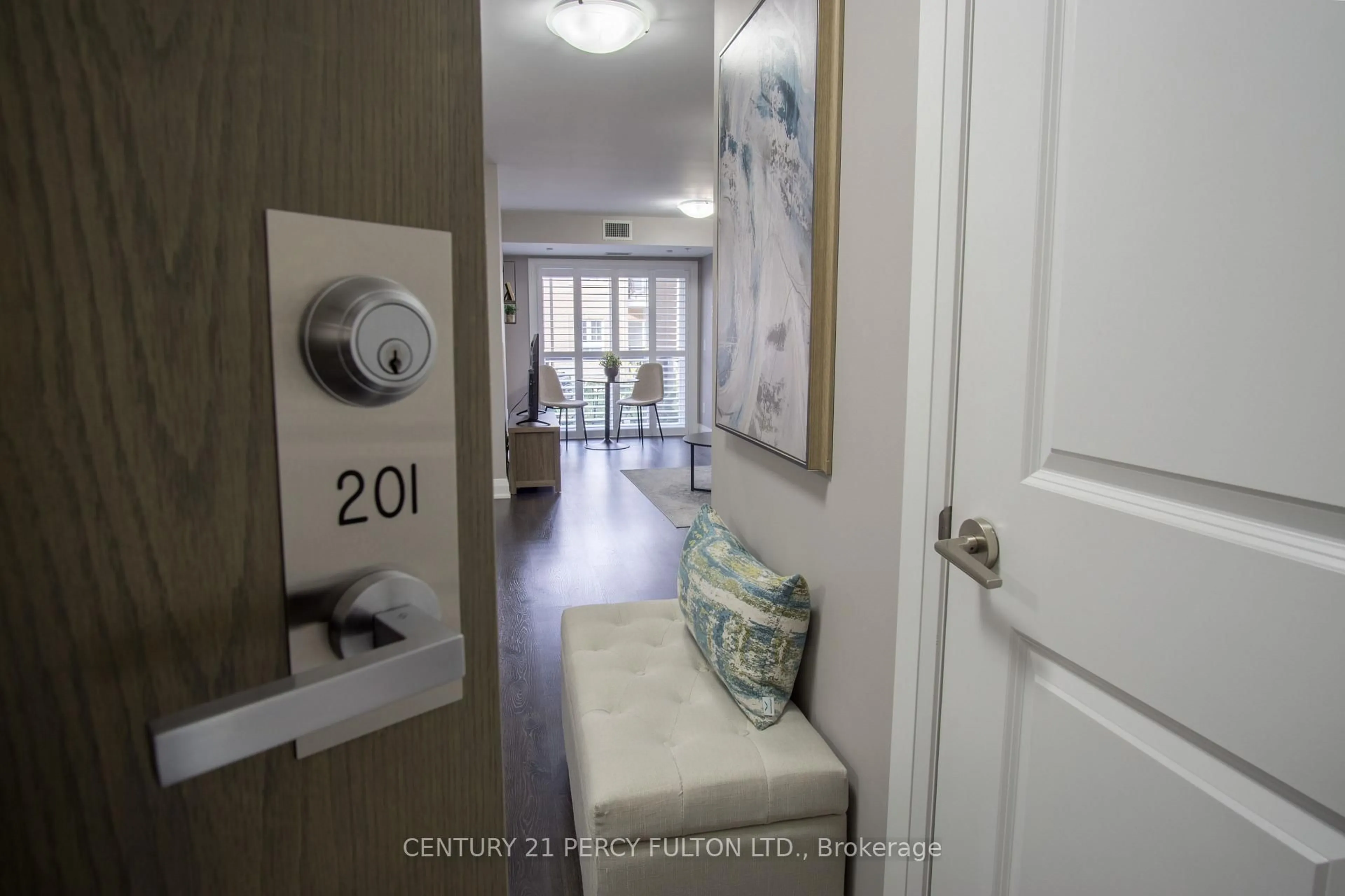 Indoor entryway for 481 Rupert Ave #201, Whitchurch-Stouffville Ontario L4A 1Y7