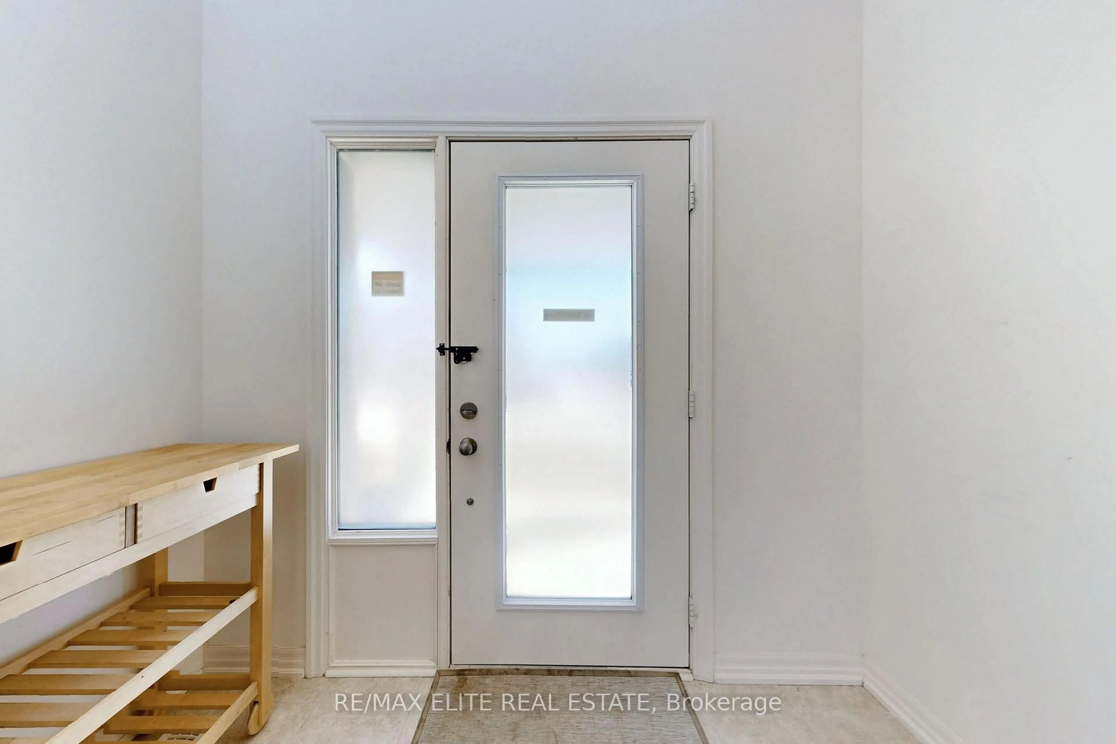 Indoor entryway for 62 Allure St, Newmarket Ontario L3X 0L1