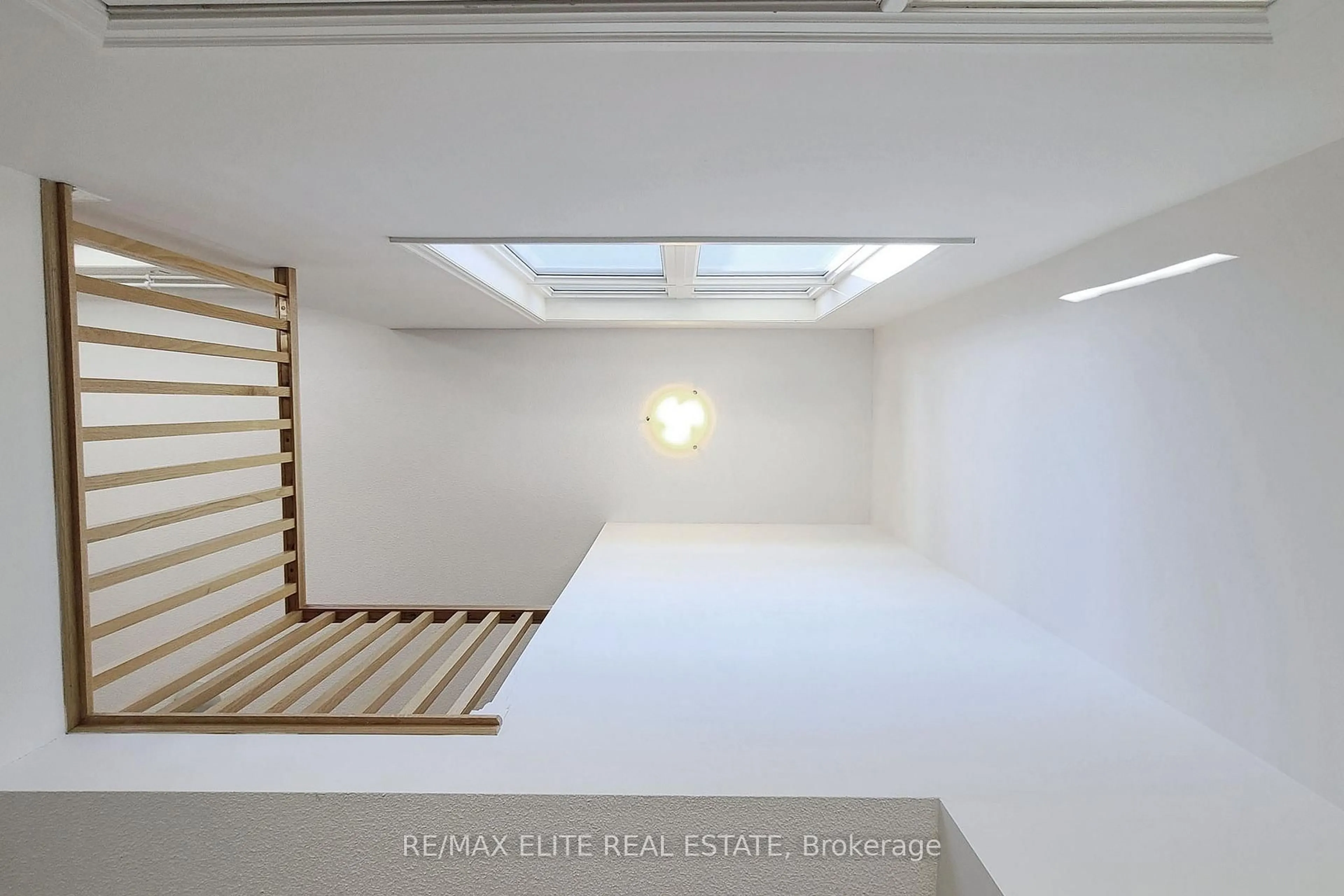 Indoor foyer for 62 Allure St, Newmarket Ontario L3X 0L1